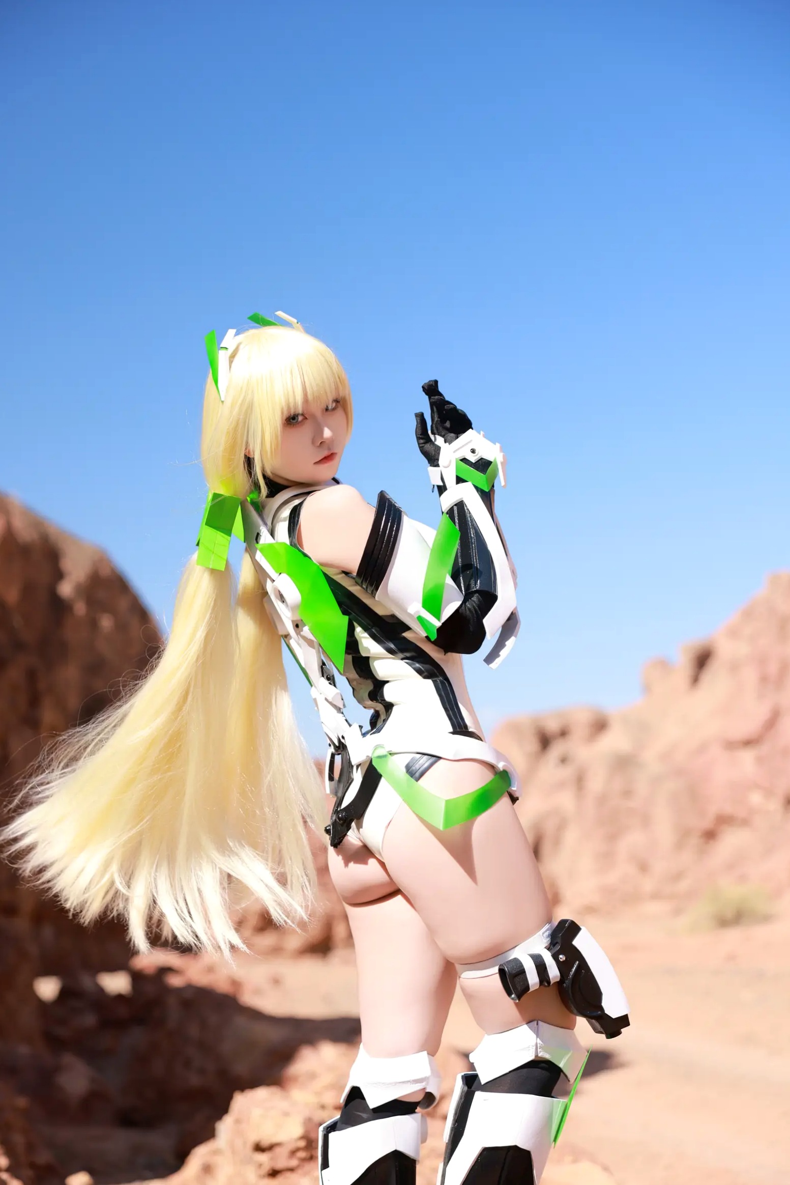 Gallery - G44不会受伤 - 乐园追放安吉拉户外荒野COSPLAY战衣角色扮演 [40P]角色扮演户外诱惑气质 女神私房照_秀色女神 - image 3