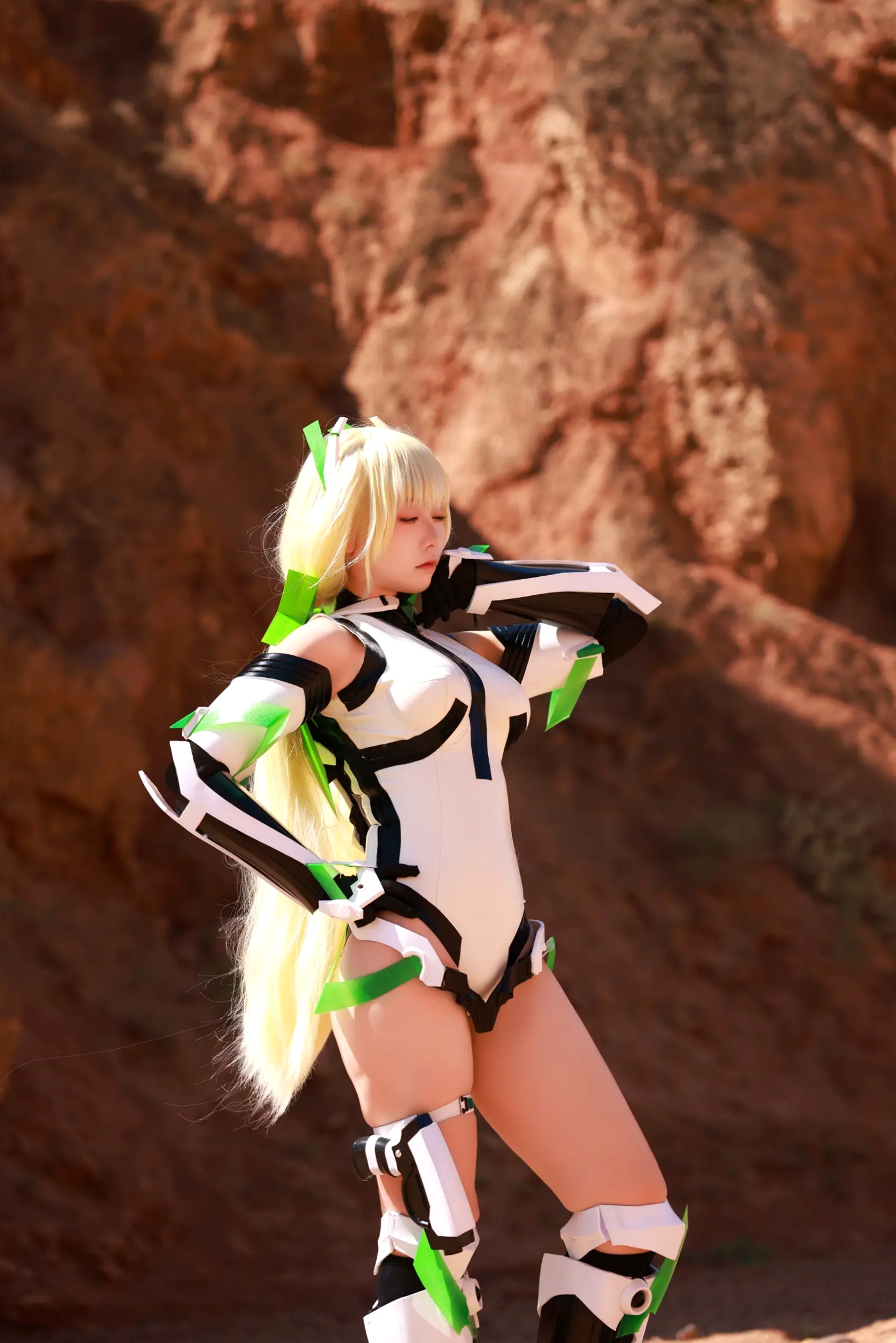Gallery - G44不会受伤 - 乐园追放安吉拉户外荒野COSPLAY战衣角色扮演 [40P]角色扮演户外诱惑气质 女神私房照_秀色女神 - image 17