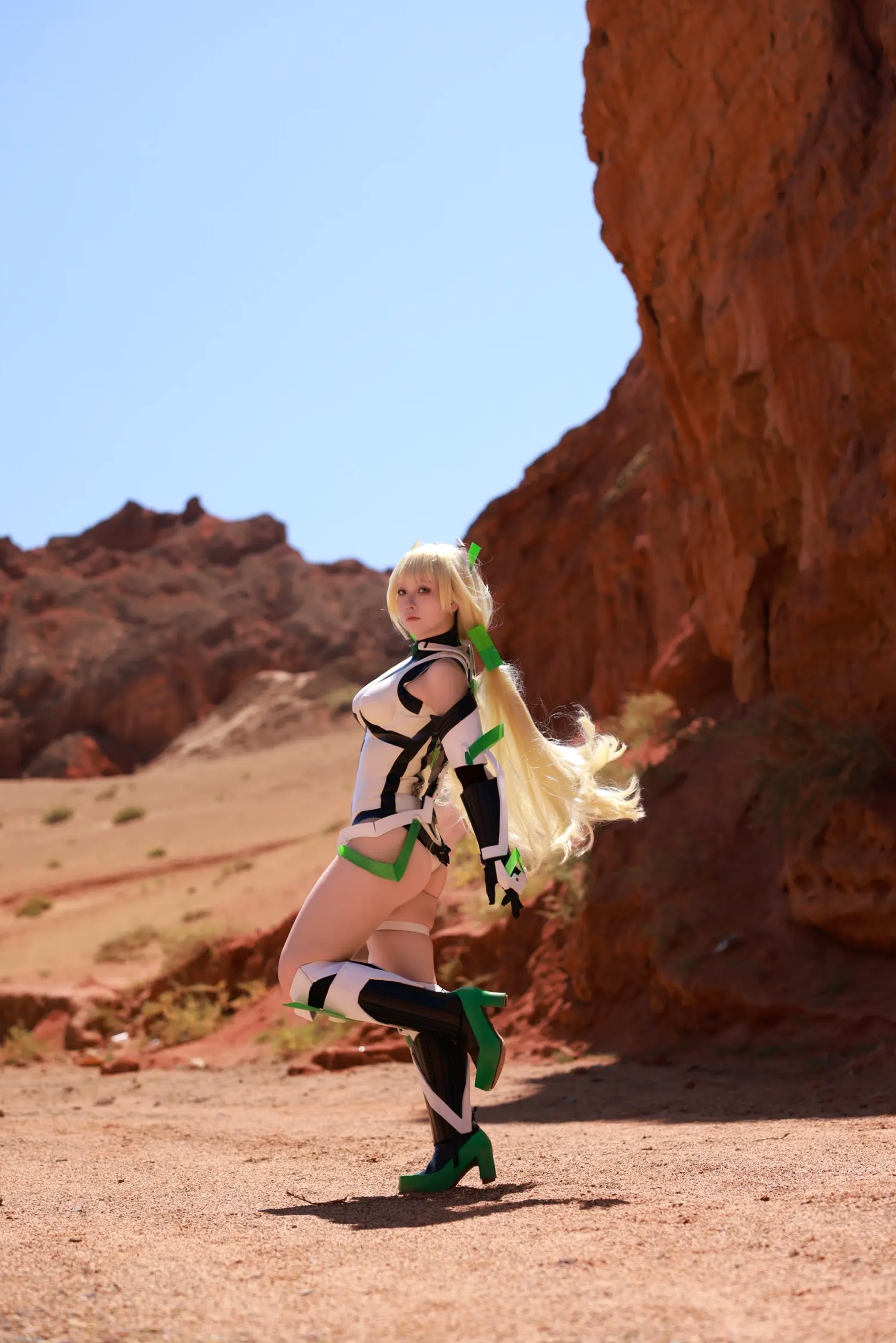 Gallery - G44不会受伤 - 乐园追放安吉拉户外荒野COSPLAY战衣角色扮演 [40P]角色扮演户外诱惑气质 女神私房照_秀色女神 - image 29