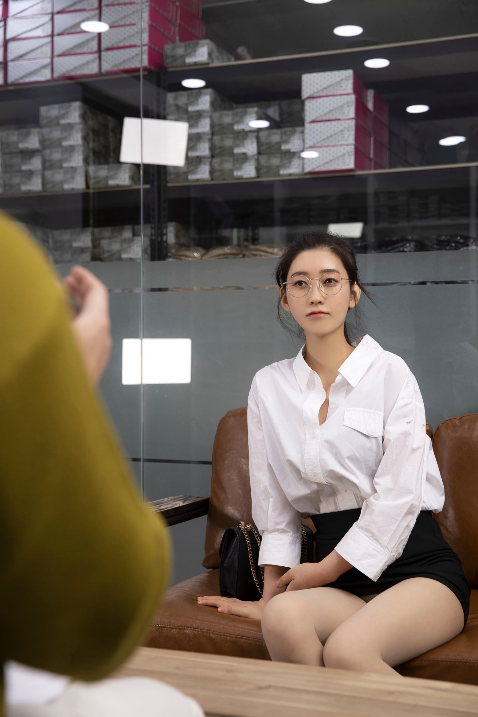 Gallery - 韩国女神LeeHa办公室女郎系列：白衬衫黑短裙职业装制服诱惑，知性美学，极致性感私房写真韩国制服性感诱惑私房照 女神私房照_秀色女神 - image 43