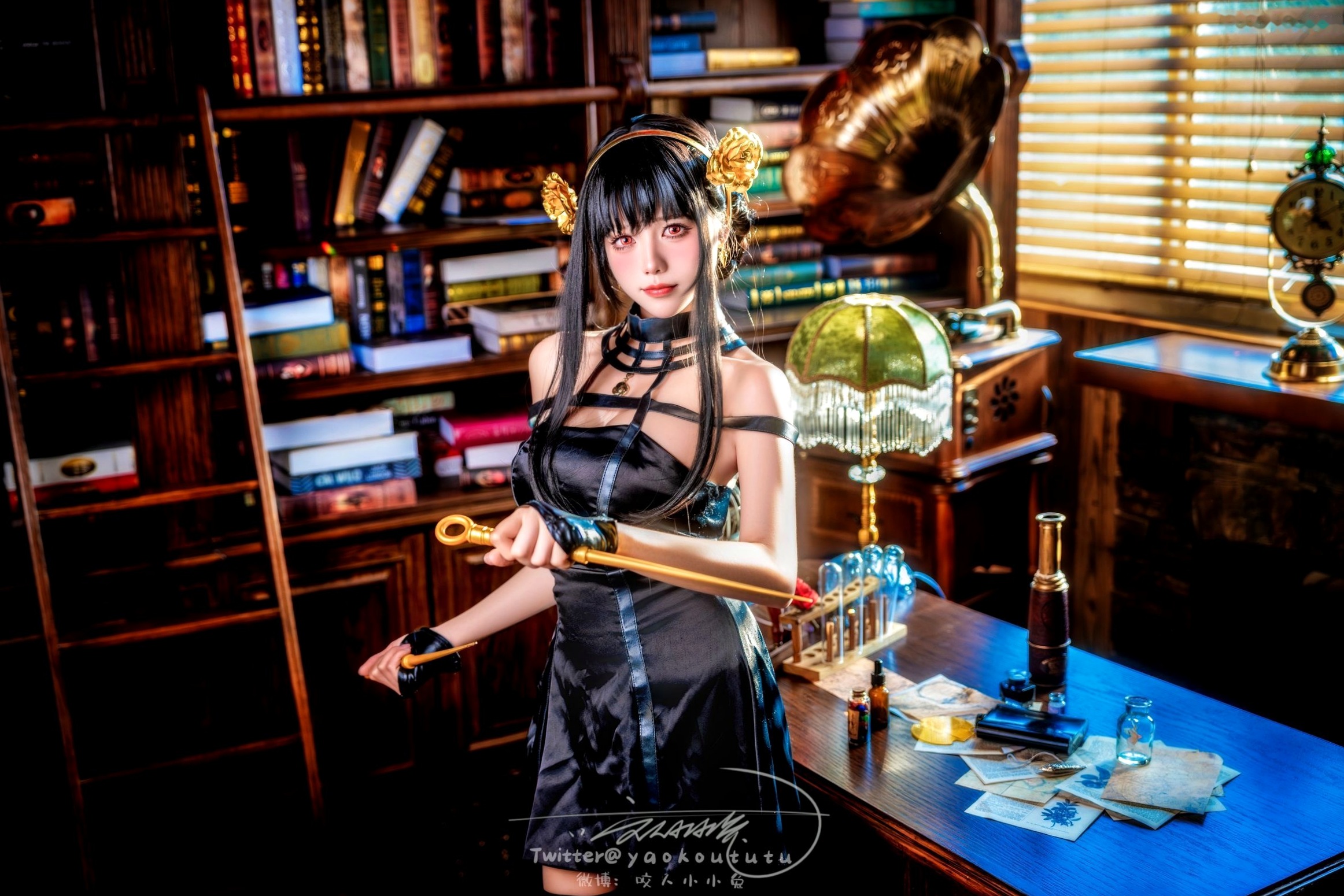 Gallery - 黏黏团子兔-约尔太太私房Cosplay书房诱惑-March-Works性感角色扮演私房照诱惑 女神私房照_秀色女神 - image 3