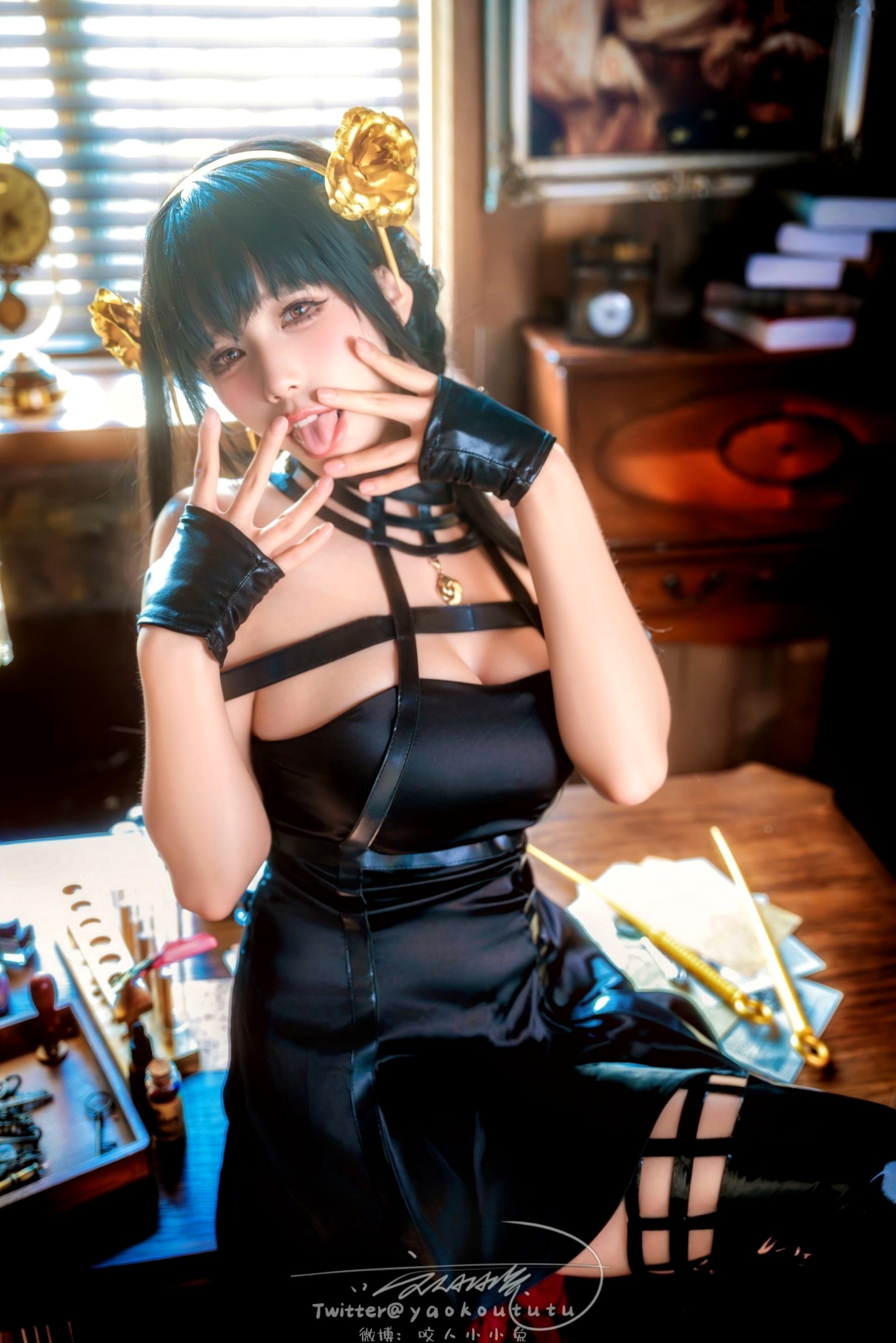 Gallery - 黏黏团子兔-约尔太太私房Cosplay书房诱惑-March-Works性感角色扮演私房照诱惑 女神私房照_秀色女神 - image 24