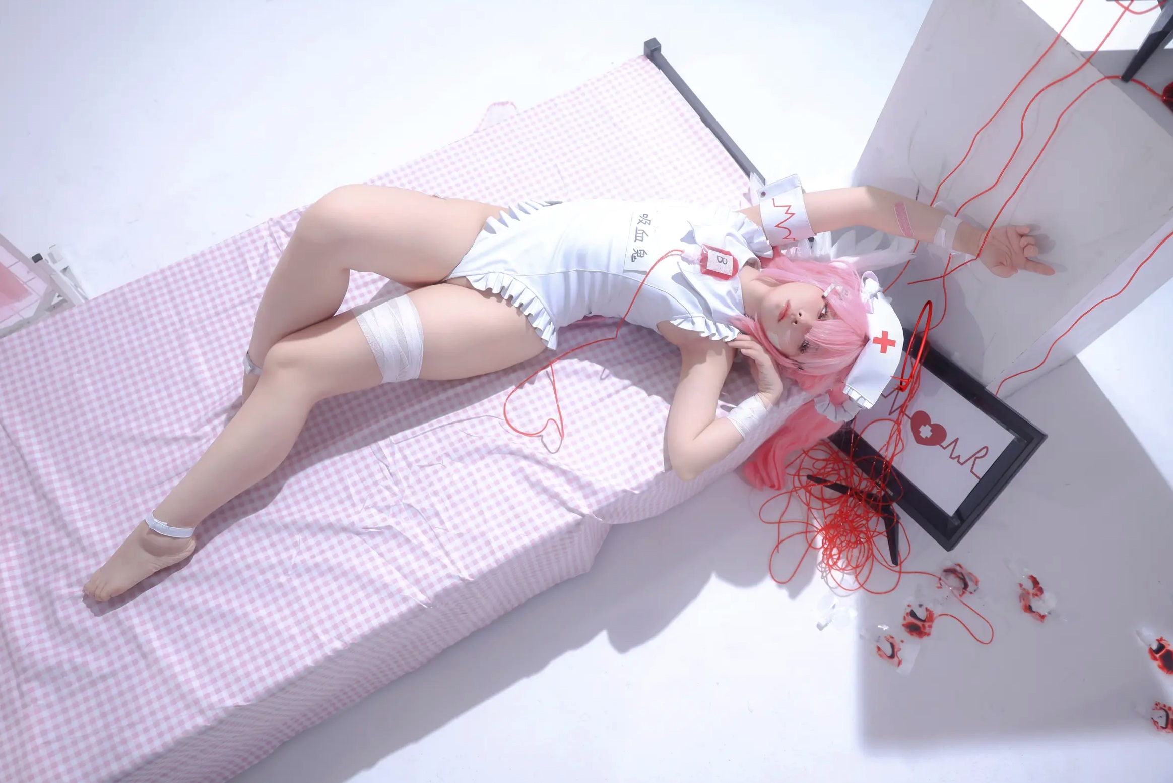 Gallery - G44不会受伤 - 见习看护师月夜见爱：粉发动漫少女COS护士装制服诱惑，二次元梦幻私房写真 [31P]护士制服萌系角色扮演私房照 女神私房照_秀色女神 - image 7