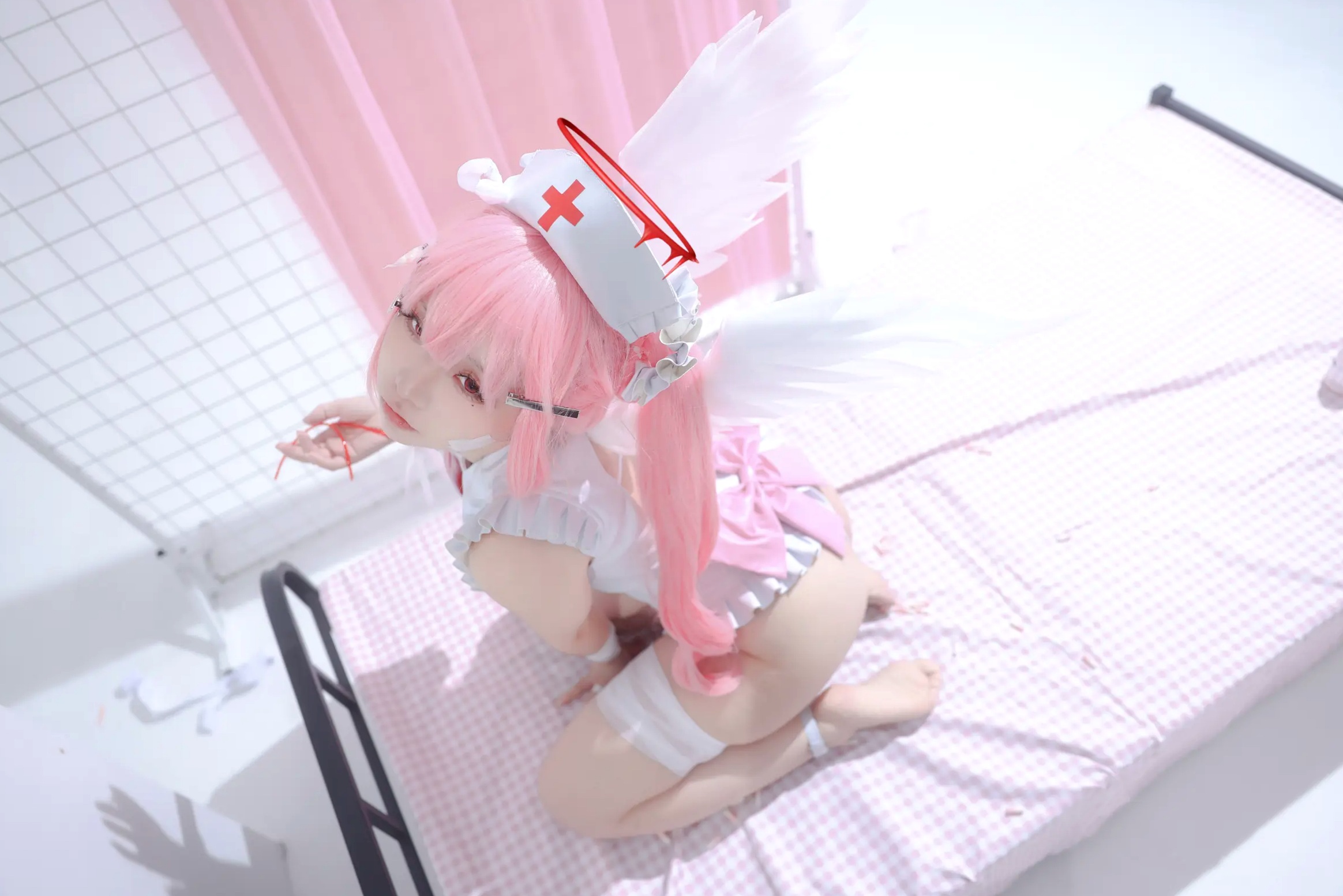 Gallery - G44不会受伤 - 见习看护师月夜见爱：粉发动漫少女COS护士装制服诱惑，二次元梦幻私房写真 [31P]护士制服萌系角色扮演私房照 女神私房照_秀色女神 - image 13
