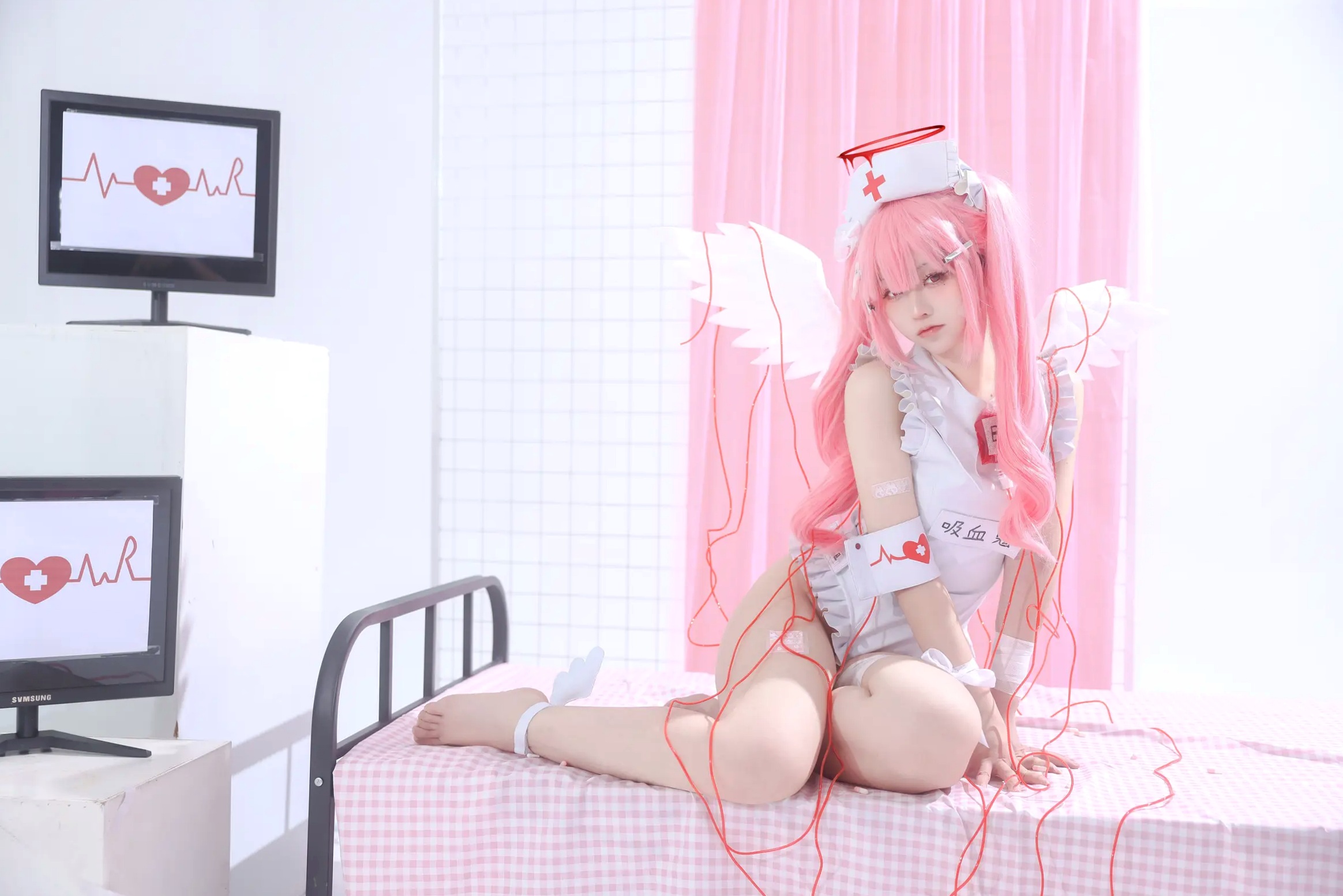 Gallery - G44不会受伤 - 见习看护师月夜见爱：粉发动漫少女COS护士装制服诱惑，二次元梦幻私房写真 [31P]护士制服萌系角色扮演私房照 女神私房照_秀色女神 - image 17