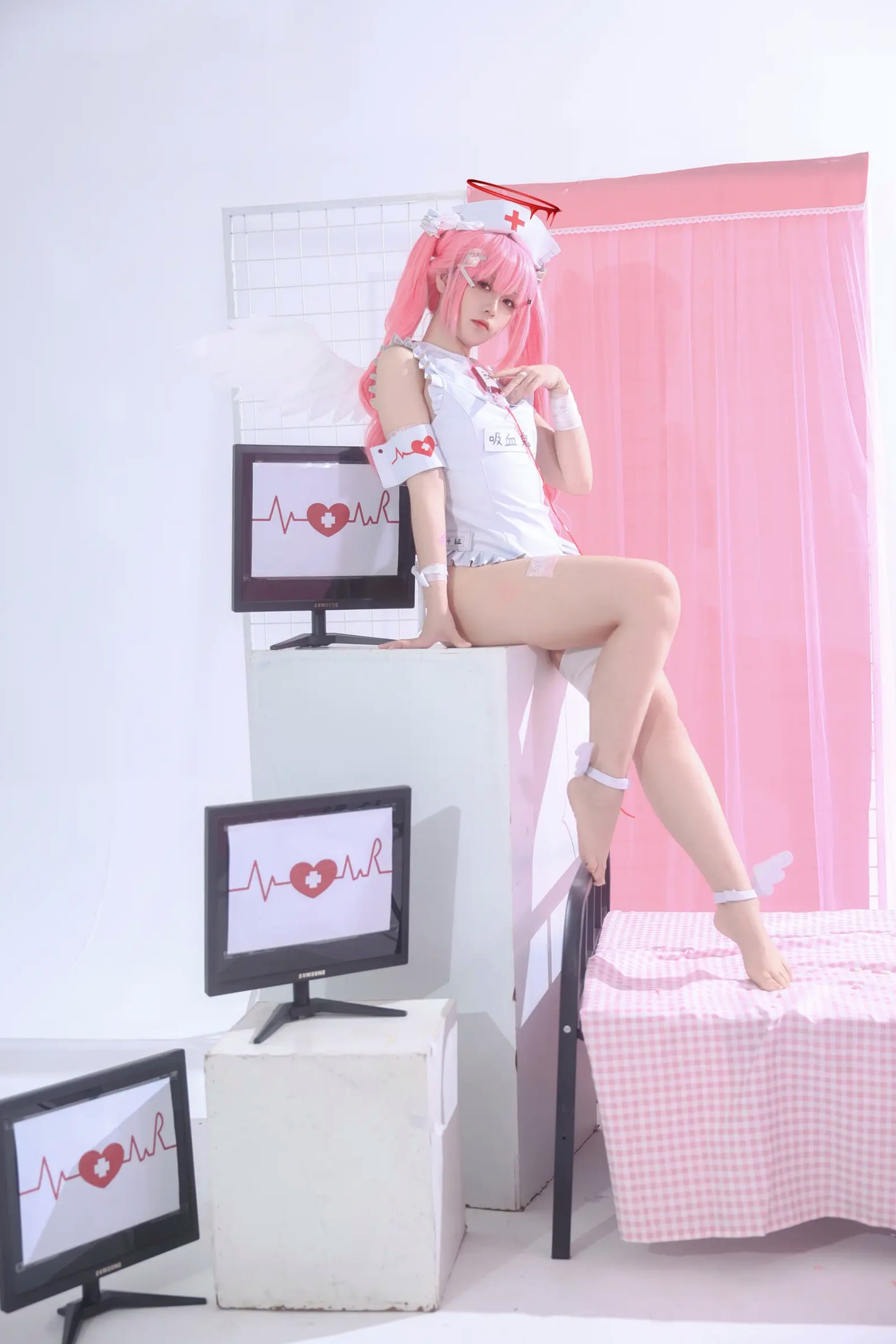 Gallery - G44不会受伤 - 见习看护师月夜见爱：粉发动漫少女COS护士装制服诱惑，二次元梦幻私房写真 [31P]护士制服萌系角色扮演私房照 女神私房照_秀色女神 - image 22