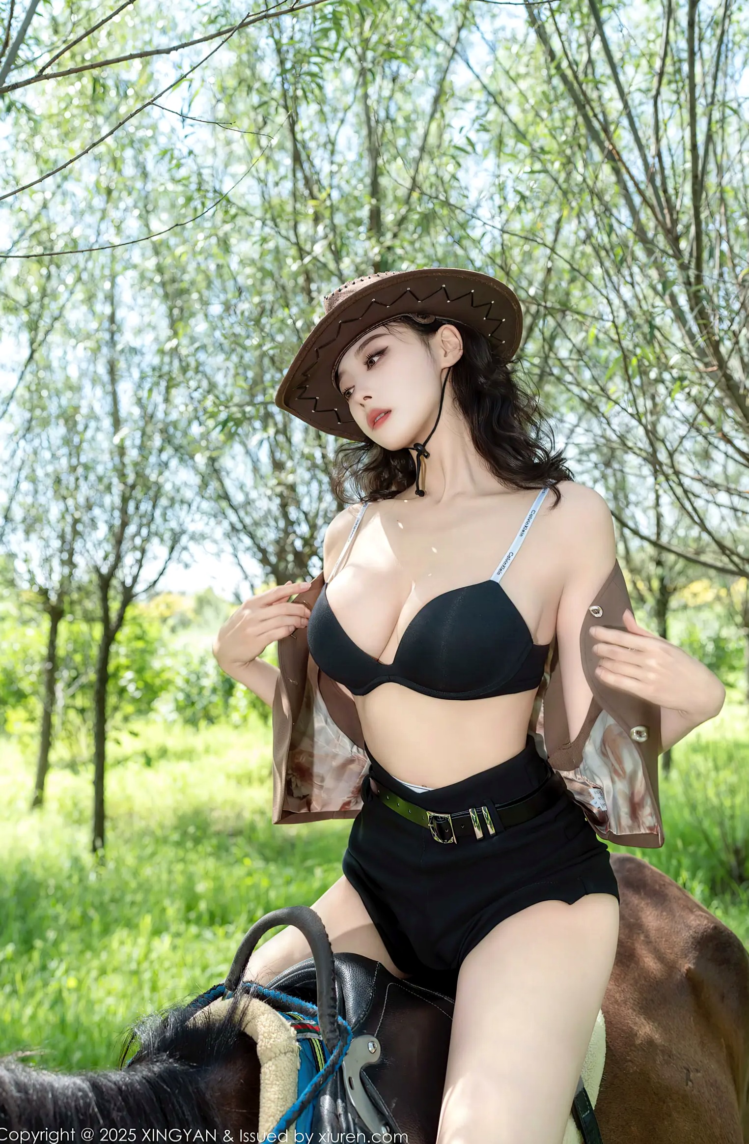 Gallery - [XINGYAN]星颜社- Star Face  Vol.391 清妙：马场户外写真，牛仔女郎性感诱惑，白嫩肌肤唯美演绎野性之美星颜社- Star Face 性感诱惑户外白嫩极品 女神私房照_秀色女神 - image 6