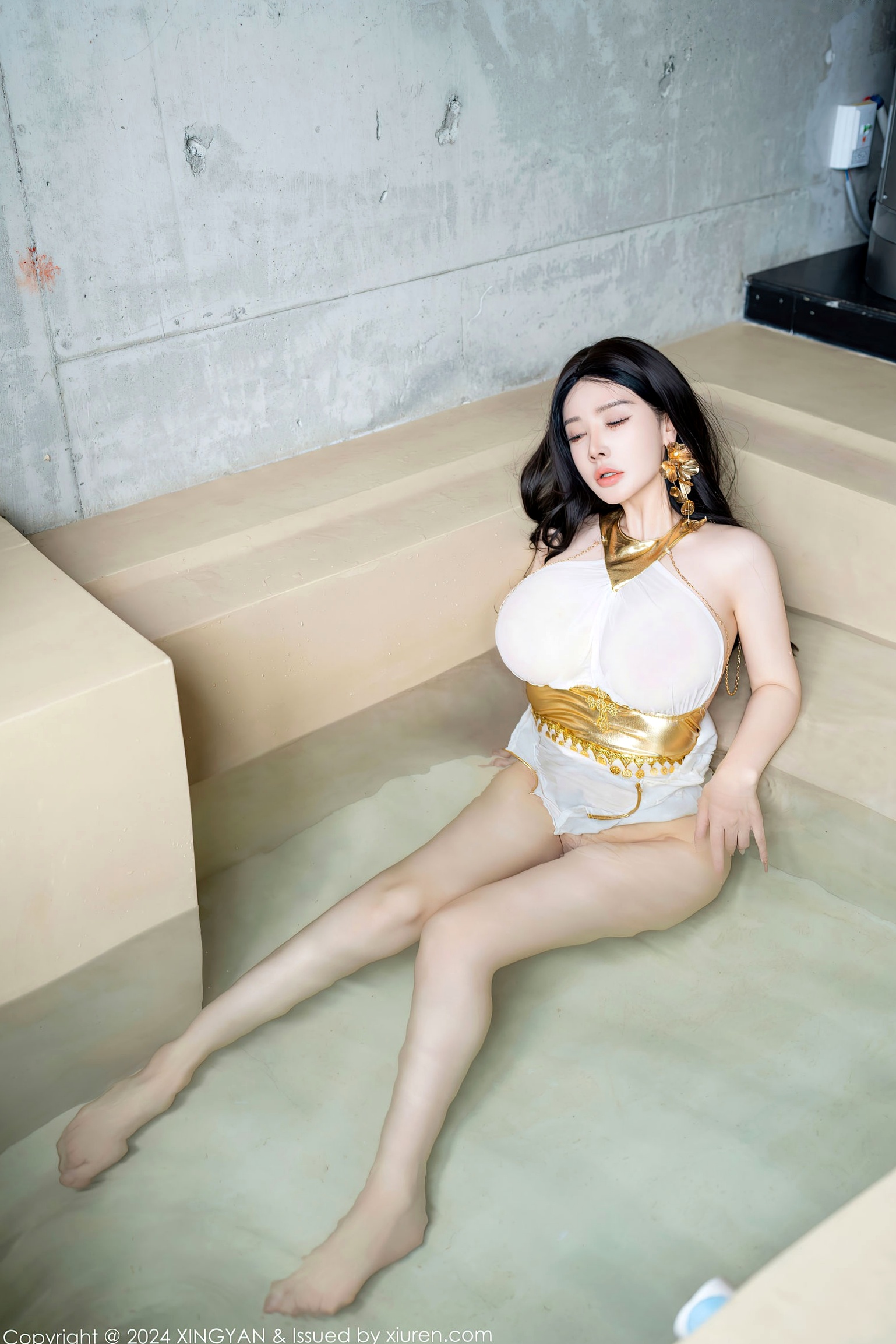 Gallery - XingYan星颜社- Star Face -238-潘思沁白色低胸短裙现代写真，极致身材性感诱惑，火辣私房大尺度视觉盛宴-2024.06.07星颜社- Star Face 性感极品私房照大尺度人间胸器 女神私房照_秀色女神 - image 44