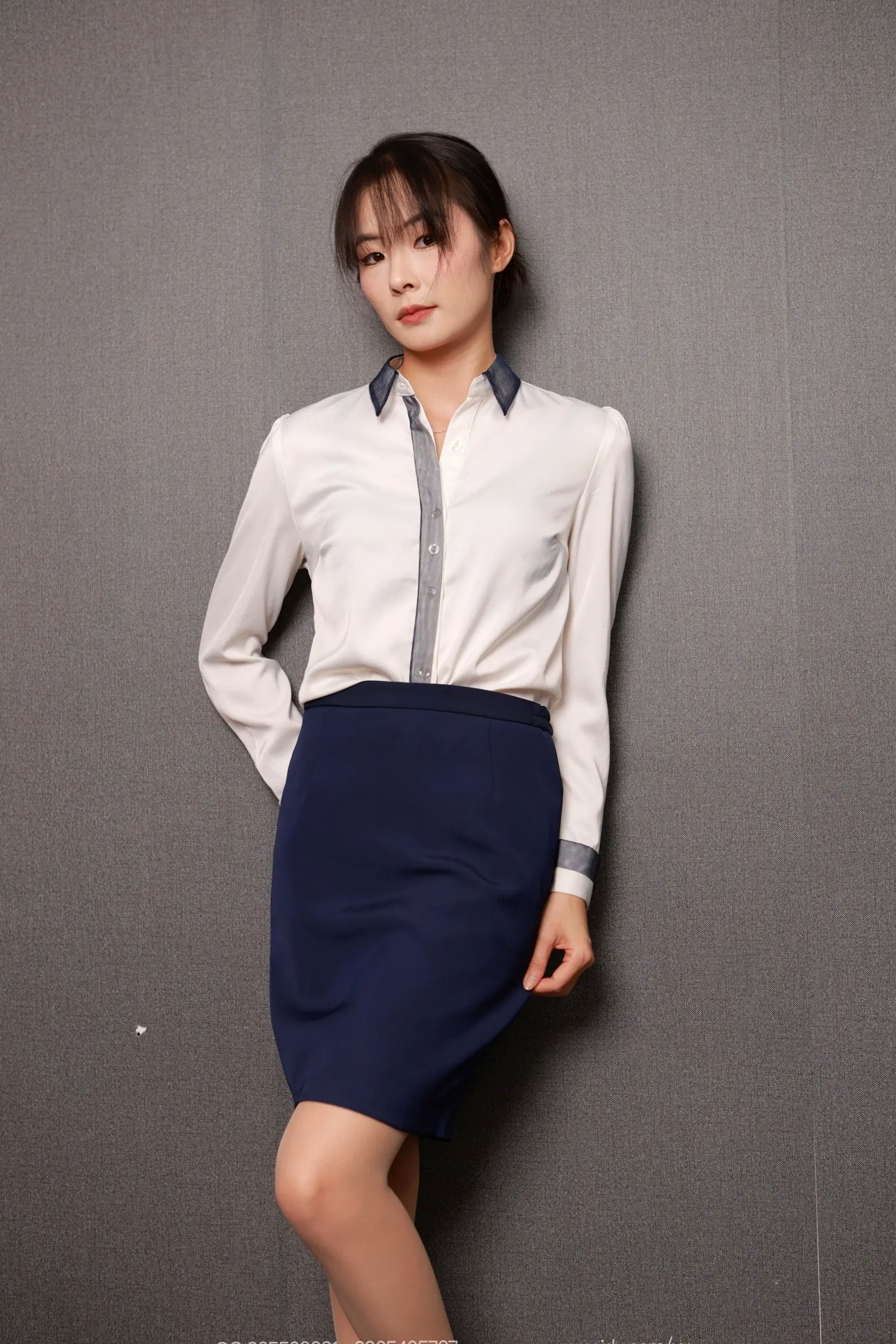 Gallery - IESS异思趣向 - Chiness Model  小金《红底高跟鞋》职场OL包臀裙丝袜美腿诱惑私房精选丝袜美腿私房照诱惑 女神私房照_秀色女神 - image 30