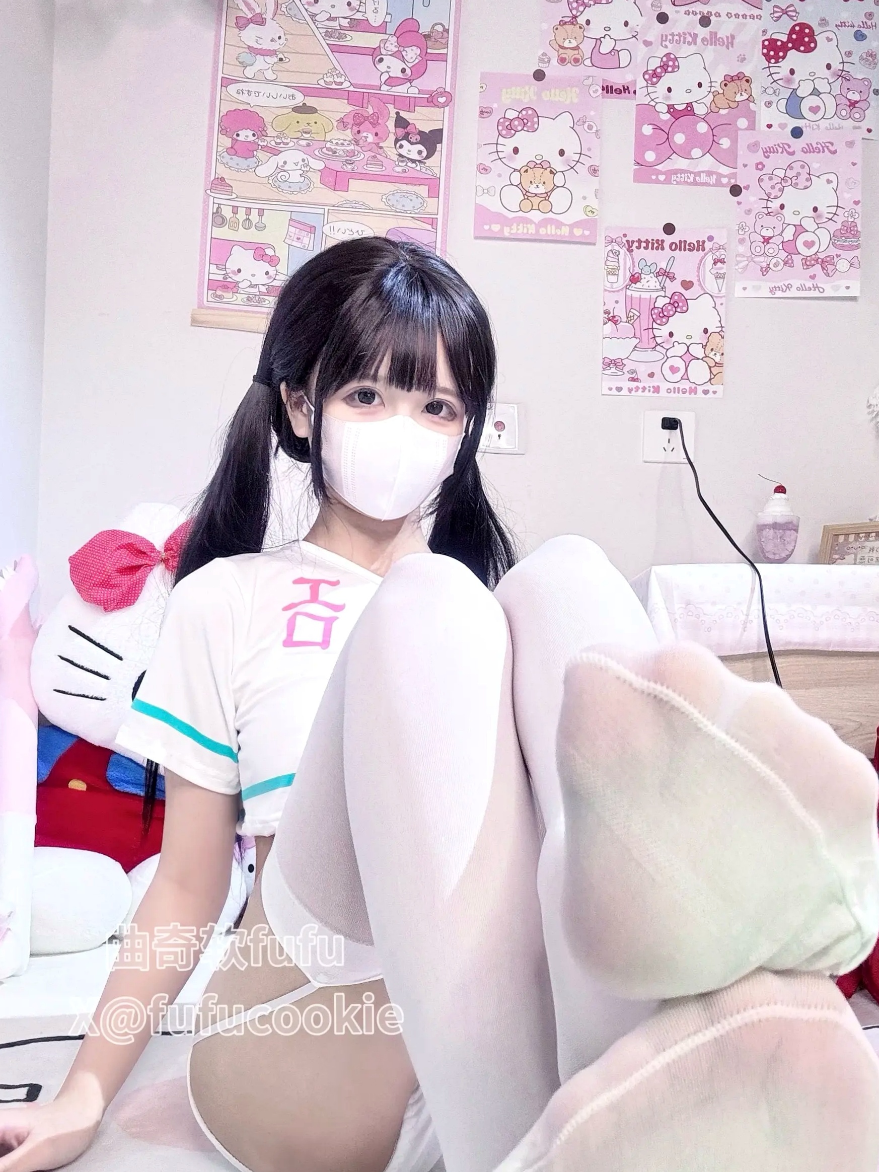 Gallery - 曲奇软fufu - 激萌双马尾短T牛仔裤私房诱惑 [53P]萌系萝莉私房照诱惑白嫩清纯 女神私房照_秀色女神 - image 21