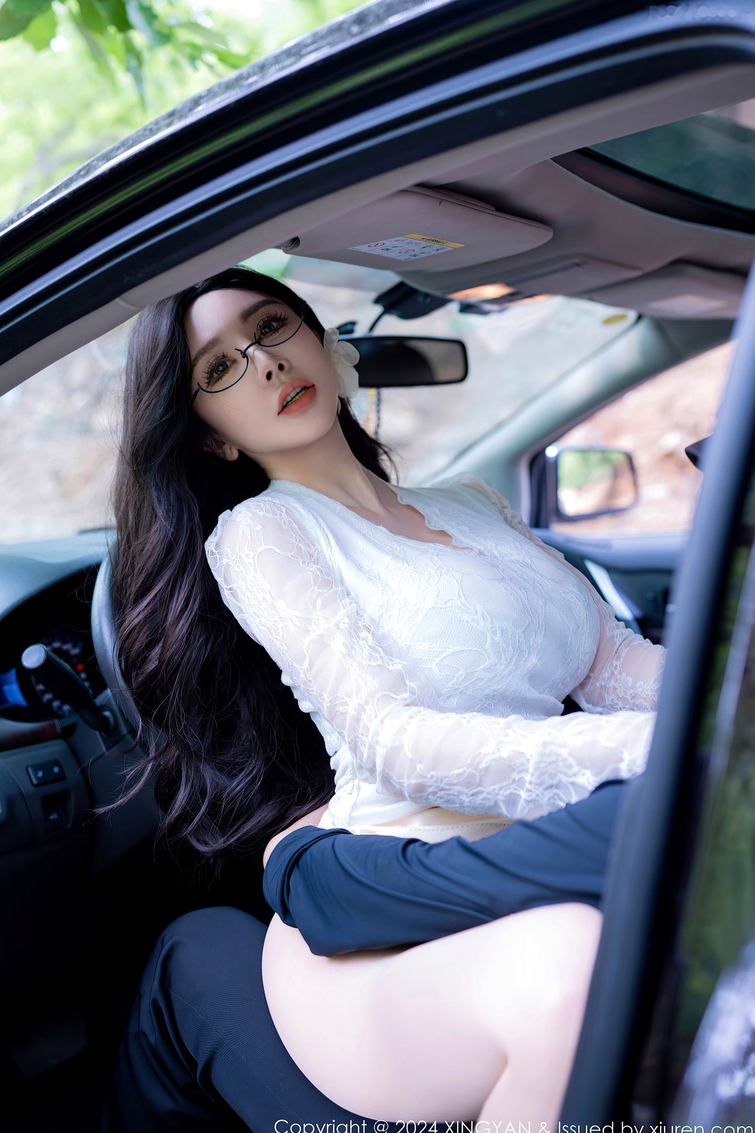 Gallery - 星颜社- Star Face -234-潘思沁《车内诱惑》白蕾丝衫与绿内衣的致命组合，知性眼镜造型尽显私房大尺度性感美学星颜社- Star Face 性感诱惑私房照内衣大尺度 女神私房照_秀色女神 - image 48