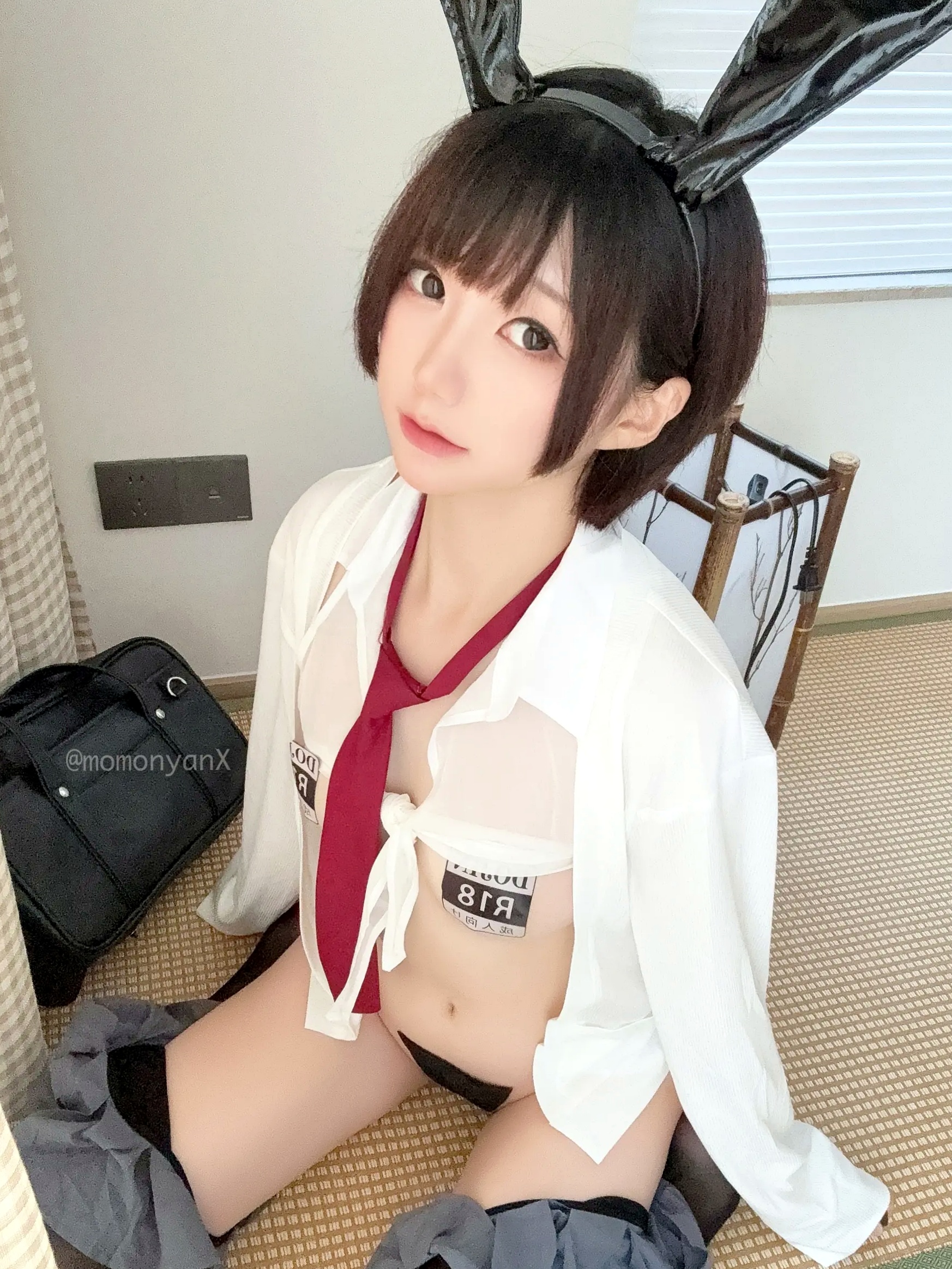 Gallery - NAGISA魔物喵[fantia]兔女郎JK制服诱惑，榻榻米室内私房大尺度写真，清纯甜美与性感反差[41P]私房照大尺度黑丝角色扮演制服 女神私房照_秀色女神 - image 1