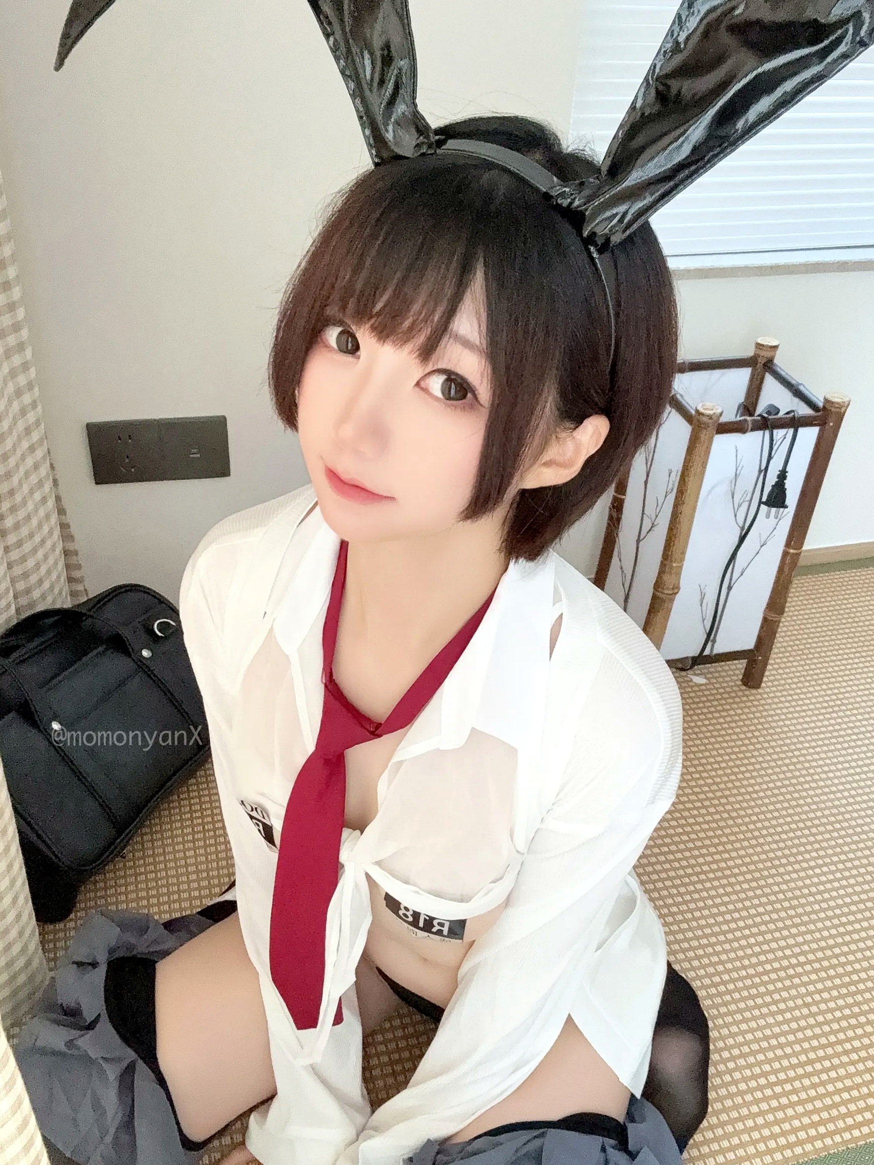 Gallery - NAGISA魔物喵[fantia]兔女郎JK制服诱惑，榻榻米室内私房大尺度写真，清纯甜美与性感反差[41P]私房照大尺度黑丝角色扮演制服 女神私房照_秀色女神 - image 2