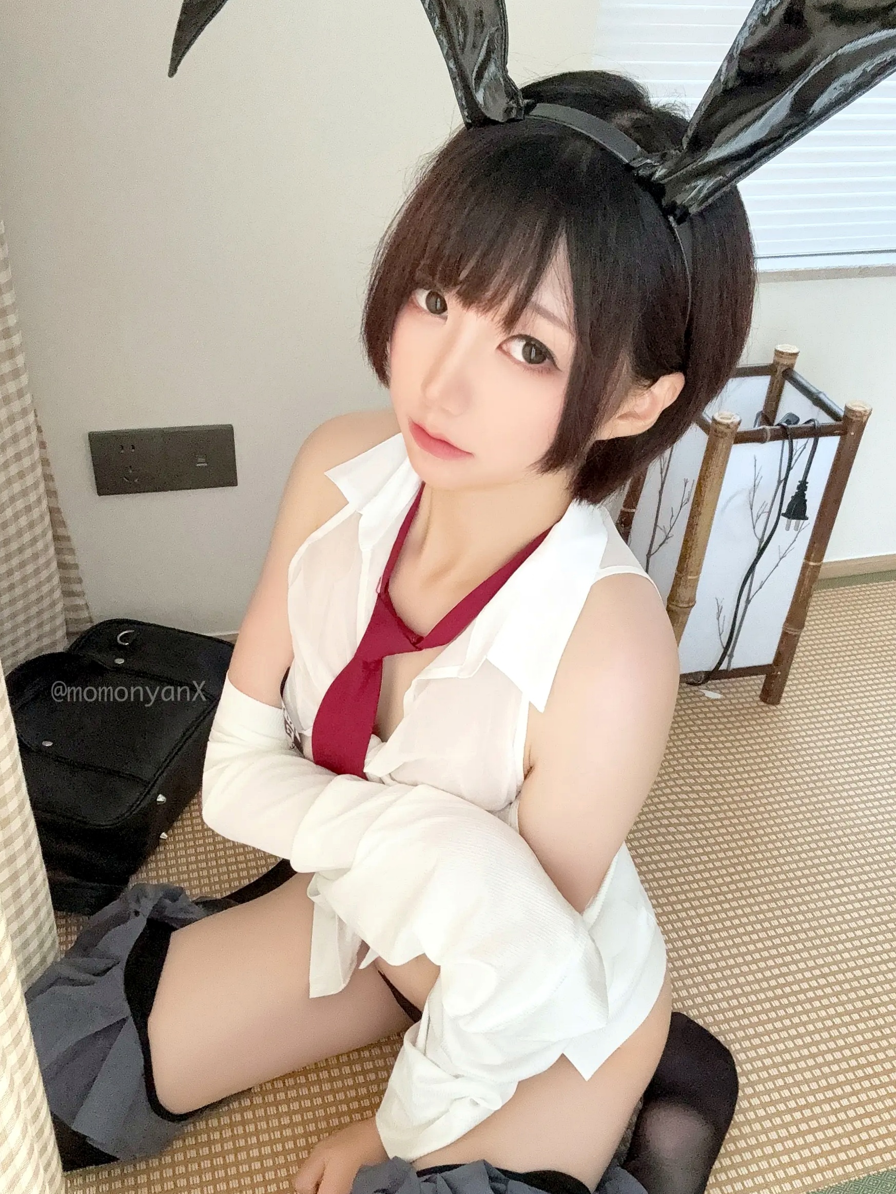 Gallery - NAGISA魔物喵[fantia]兔女郎JK制服诱惑，榻榻米室内私房大尺度写真，清纯甜美与性感反差[41P]私房照大尺度黑丝角色扮演制服 女神私房照_秀色女神 - image 4