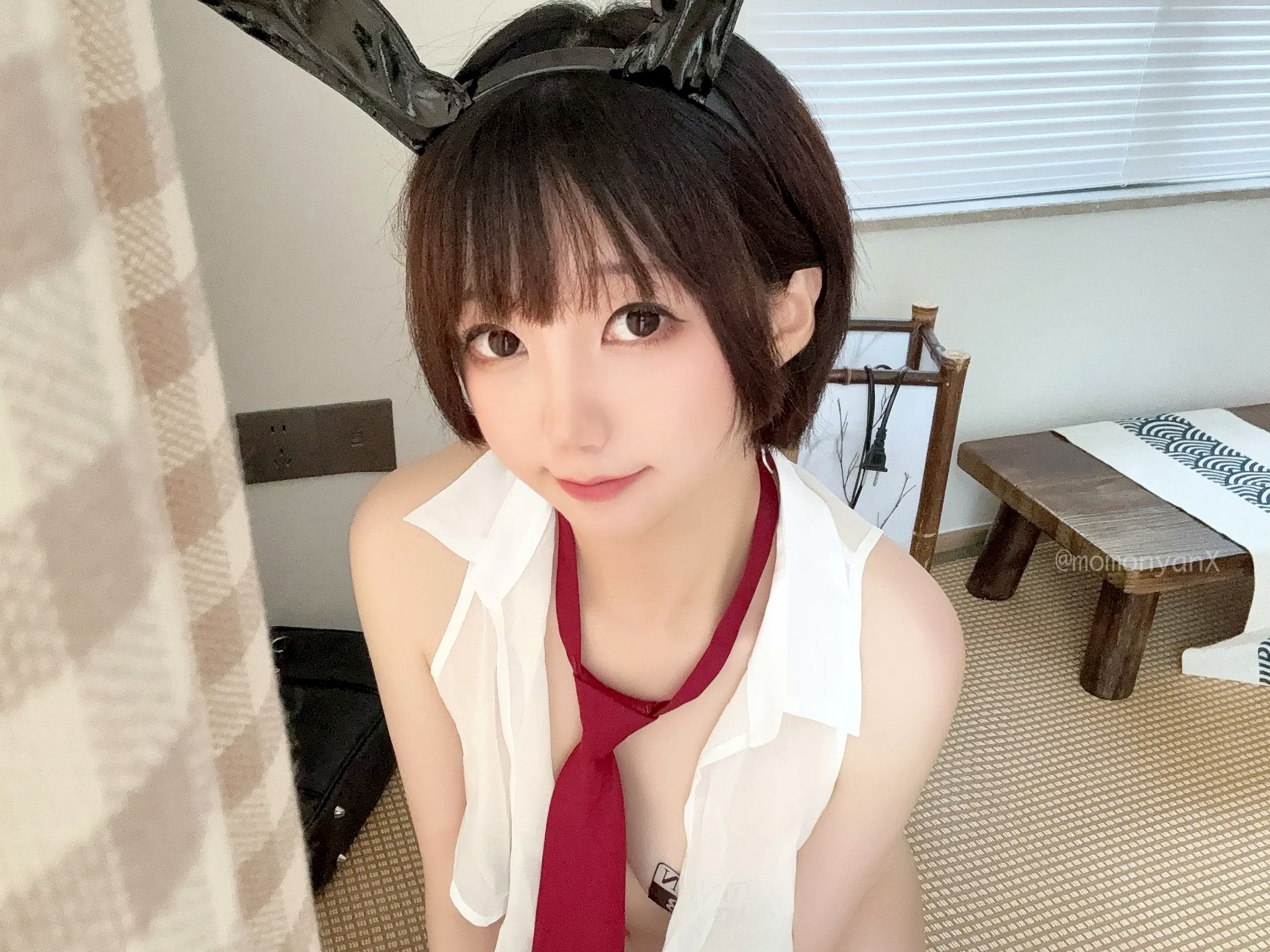 Gallery - NAGISA魔物喵[fantia]兔女郎JK制服诱惑，榻榻米室内私房大尺度写真，清纯甜美与性感反差[41P]私房照大尺度黑丝角色扮演制服 女神私房照_秀色女神 - image 17