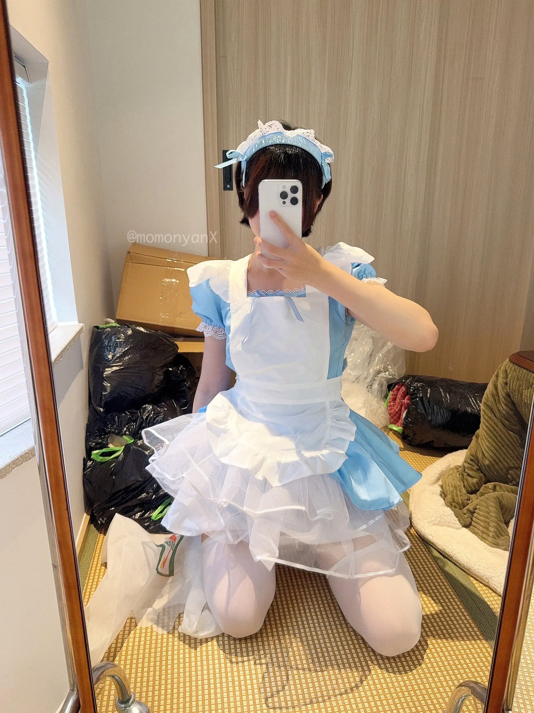 Gallery - NAGISA魔物喵Cosplay：垃圾屋清理中的软萌女仆，甜美俏皮与诱惑私房写真女仆角色扮演私房照诱惑大尺度 女神私房照_秀色女神 - image 4