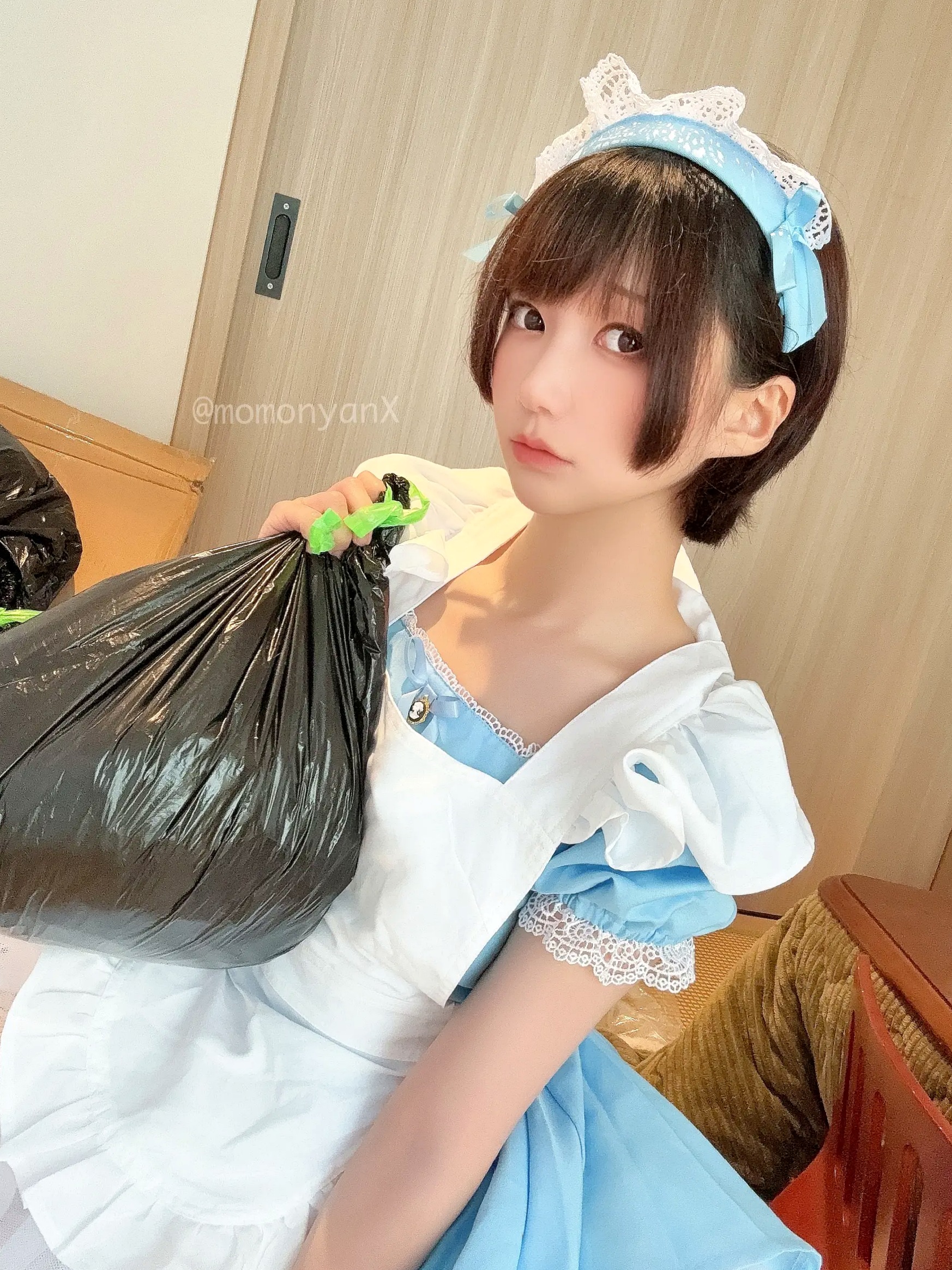 Gallery - NAGISA魔物喵Cosplay：垃圾屋清理中的软萌女仆，甜美俏皮与诱惑私房写真女仆角色扮演私房照诱惑大尺度 女神私房照_秀色女神 - image 26