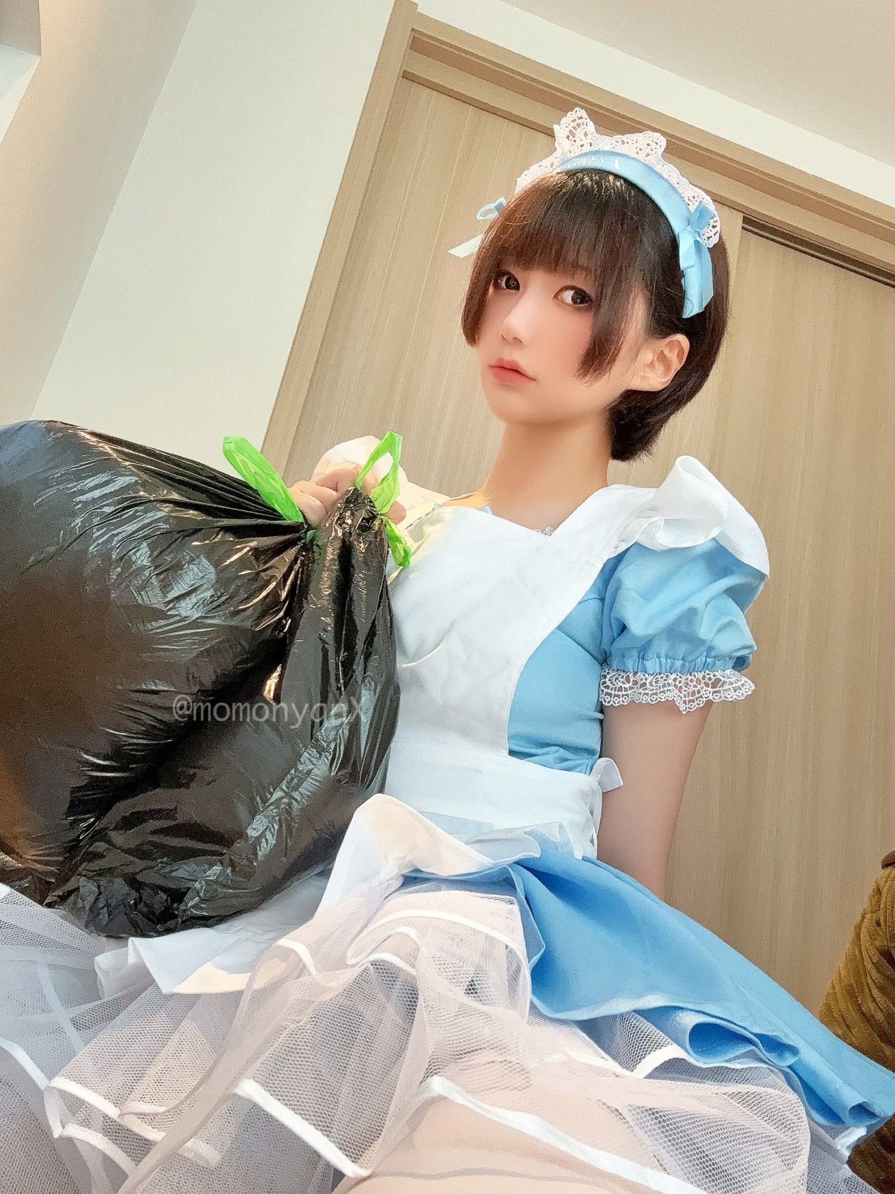 Gallery - NAGISA魔物喵Cosplay：垃圾屋清理中的软萌女仆，甜美俏皮与诱惑私房写真女仆角色扮演私房照诱惑大尺度 女神私房照_秀色女神 - image 40
