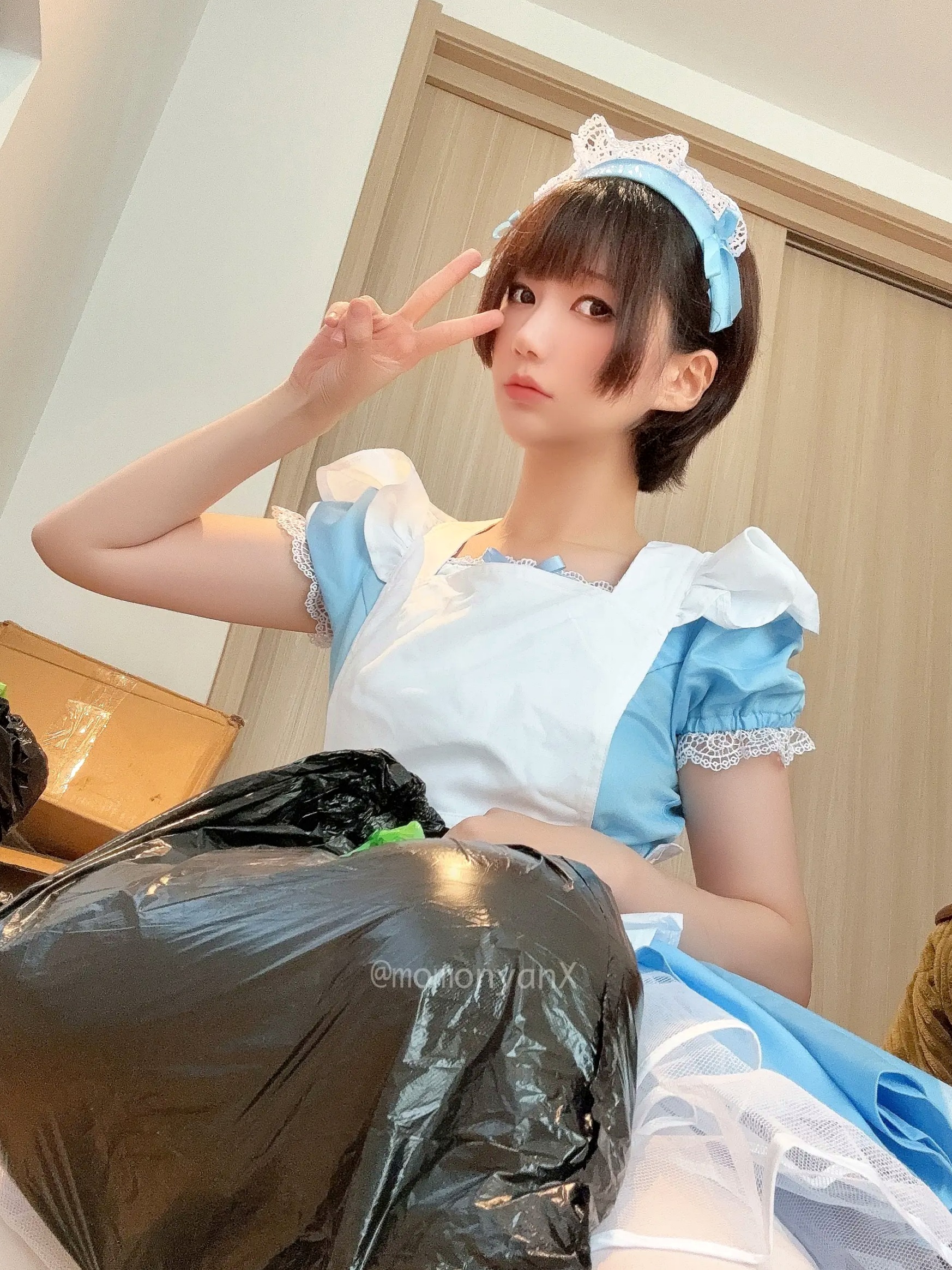 Gallery - NAGISA魔物喵Cosplay：垃圾屋清理中的软萌女仆，甜美俏皮与诱惑私房写真女仆角色扮演私房照诱惑大尺度 女神私房照_秀色女神 - image 43