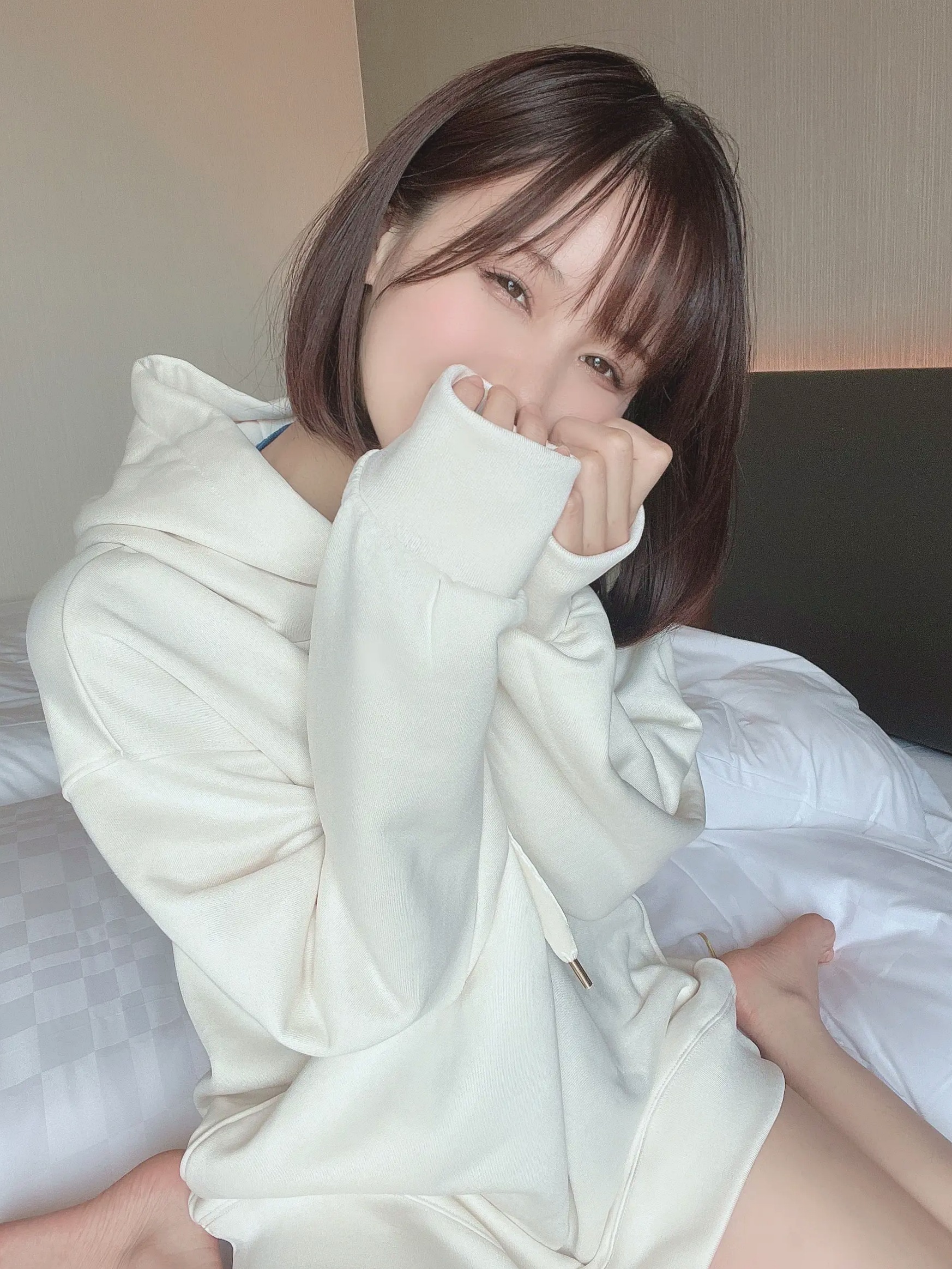 Gallery - けん研(けんけん)精选合集：清纯甜美私房日常与俏皮元气女仆装COSPLAY写真女仆角色扮演治愈系私房照萝莉 女神私房照_秀色女神 - image 34