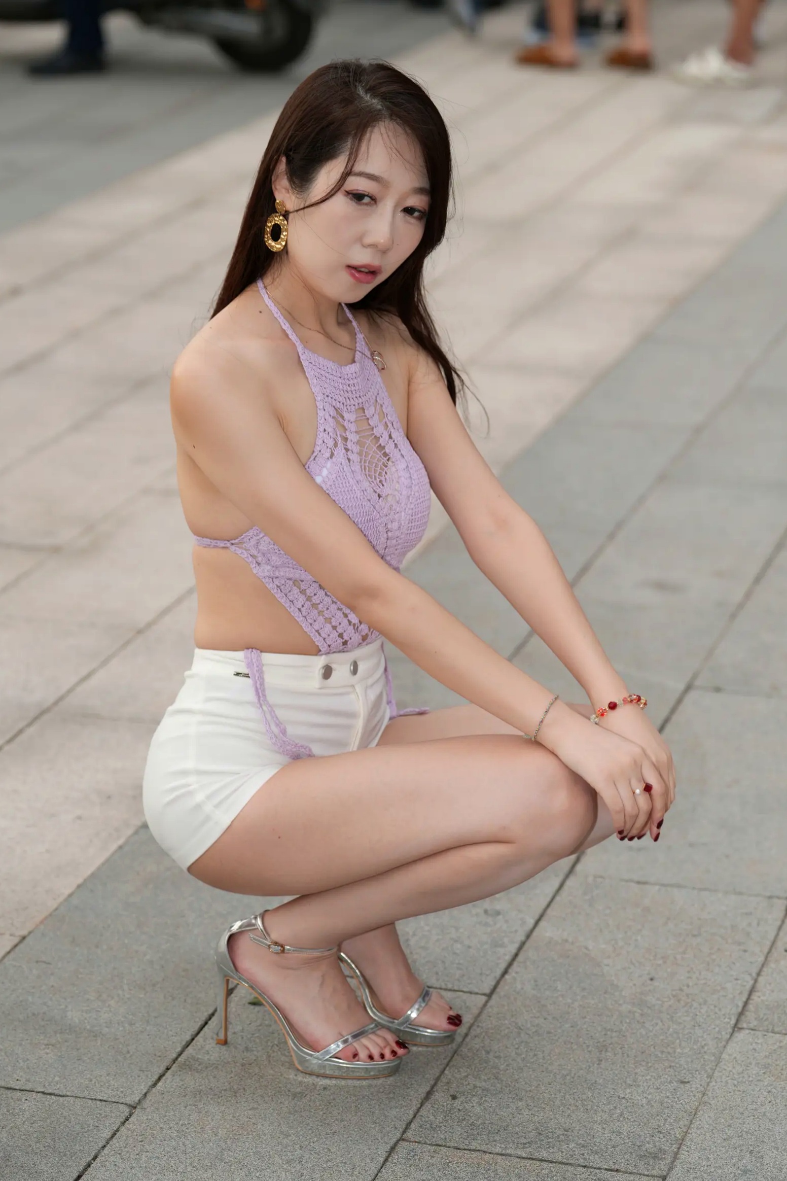 Gallery - 青春粉白搭配 - 时尚街拍写真集，夏日清新气质美女秀出修长美腿 [116P]街拍气质清纯美腿 女神私房照_秀色女神 - image 100
