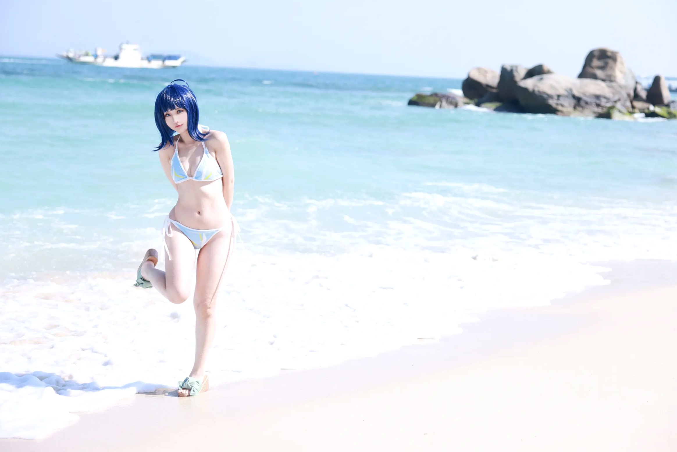 Gallery - G44不会受伤 - 八奈见杏菜 泳装 海滩外拍写真，清纯蓝发少女，高度还原漫展级COS [29P]角色扮演沙滩萌系清新比基尼 女神私房照_秀色女神 - image 1