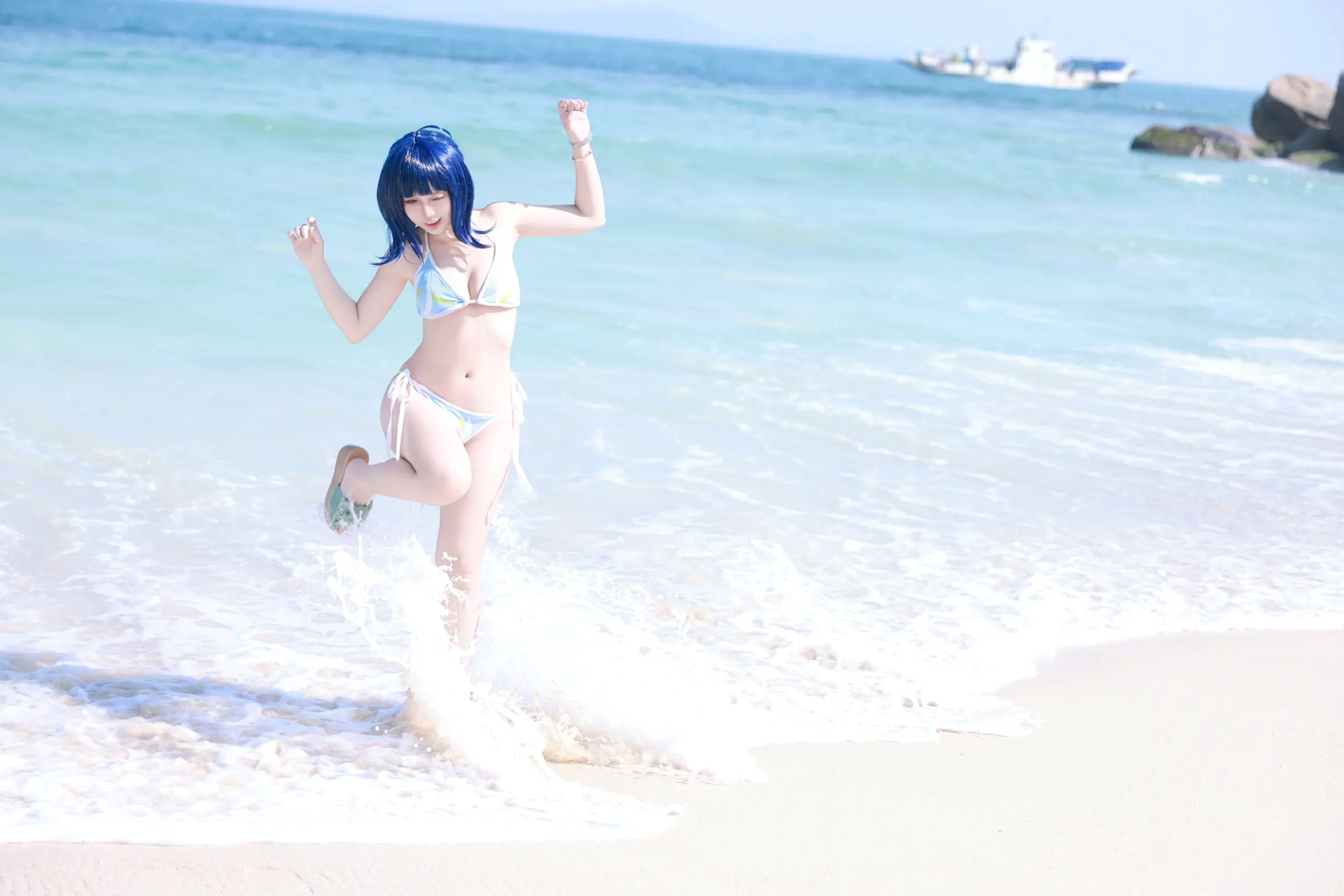 Gallery - G44不会受伤 - 八奈见杏菜 泳装 海滩外拍写真，清纯蓝发少女，高度还原漫展级COS [29P]角色扮演沙滩萌系清新比基尼 女神私房照_秀色女神 - image 2