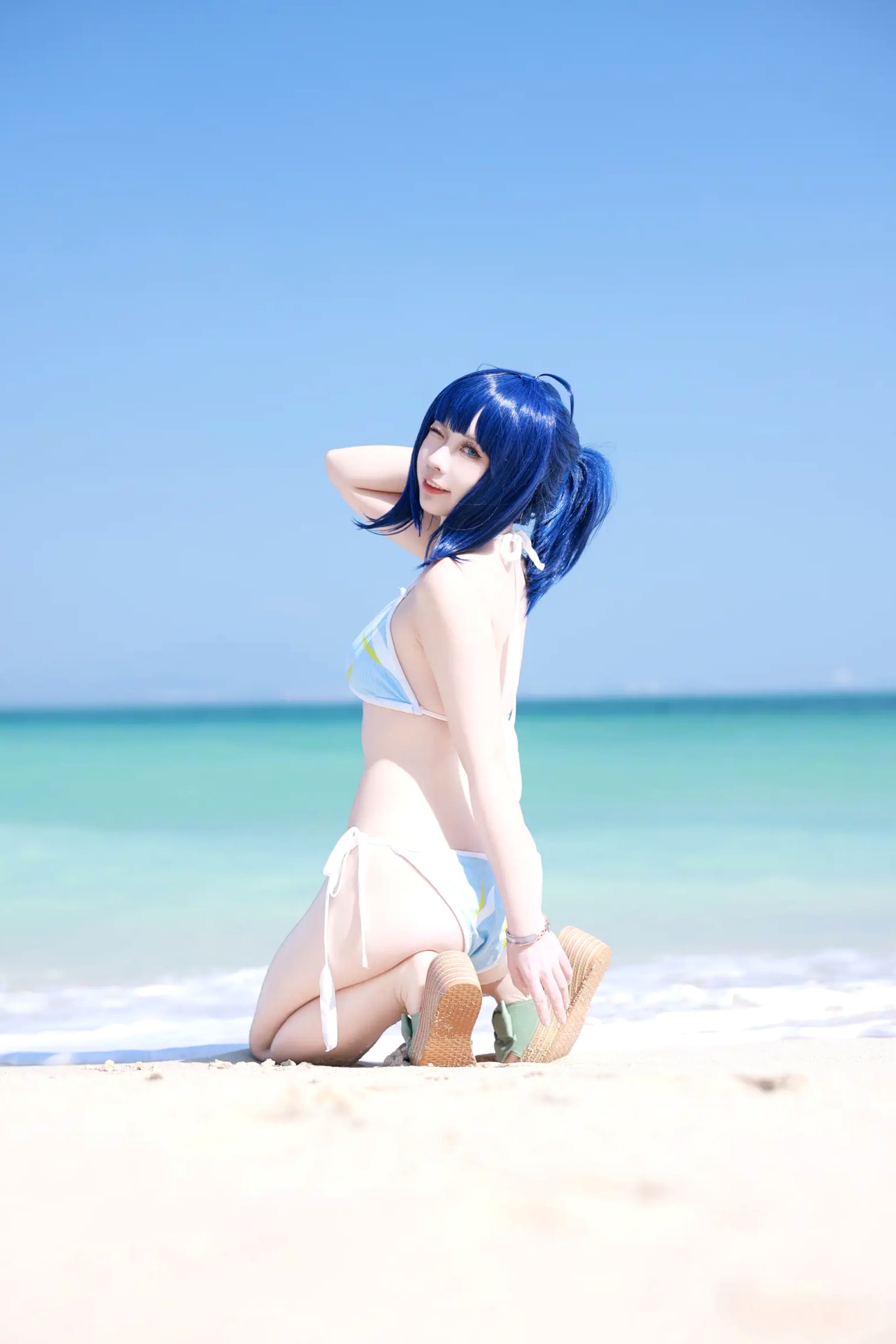Gallery - G44不会受伤 - 八奈见杏菜 泳装 海滩外拍写真，清纯蓝发少女，高度还原漫展级COS [29P]角色扮演沙滩萌系清新比基尼 女神私房照_秀色女神 - image 4
