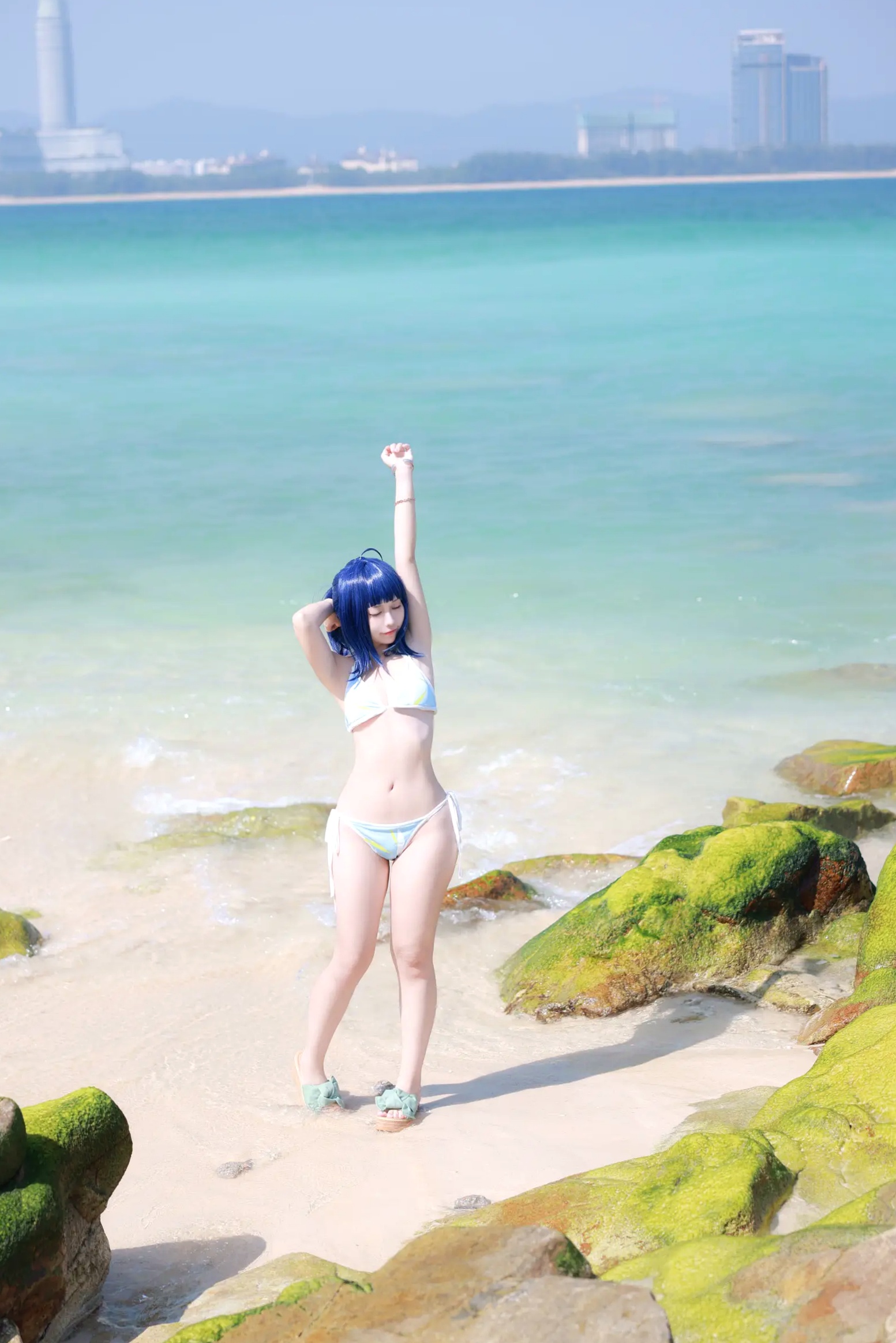 Gallery - G44不会受伤 - 八奈见杏菜 泳装 海滩外拍写真，清纯蓝发少女，高度还原漫展级COS [29P]角色扮演沙滩萌系清新比基尼 女神私房照_秀色女神 - image 9