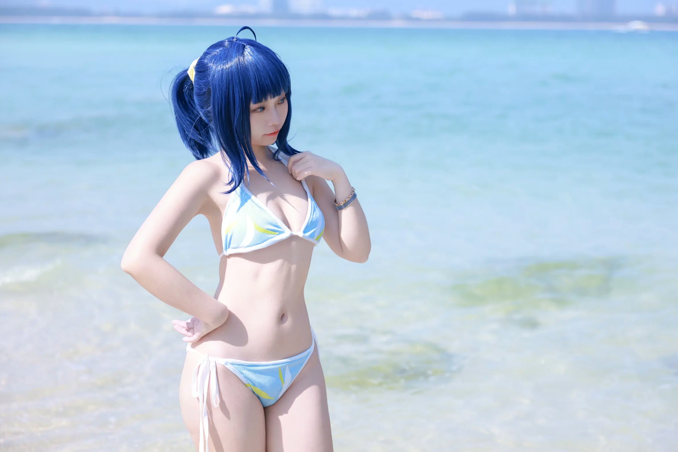 Gallery - G44不会受伤 - 八奈见杏菜 泳装 海滩外拍写真，清纯蓝发少女，高度还原漫展级COS [29P]角色扮演沙滩萌系清新比基尼 女神私房照_秀色女神 - image 11
