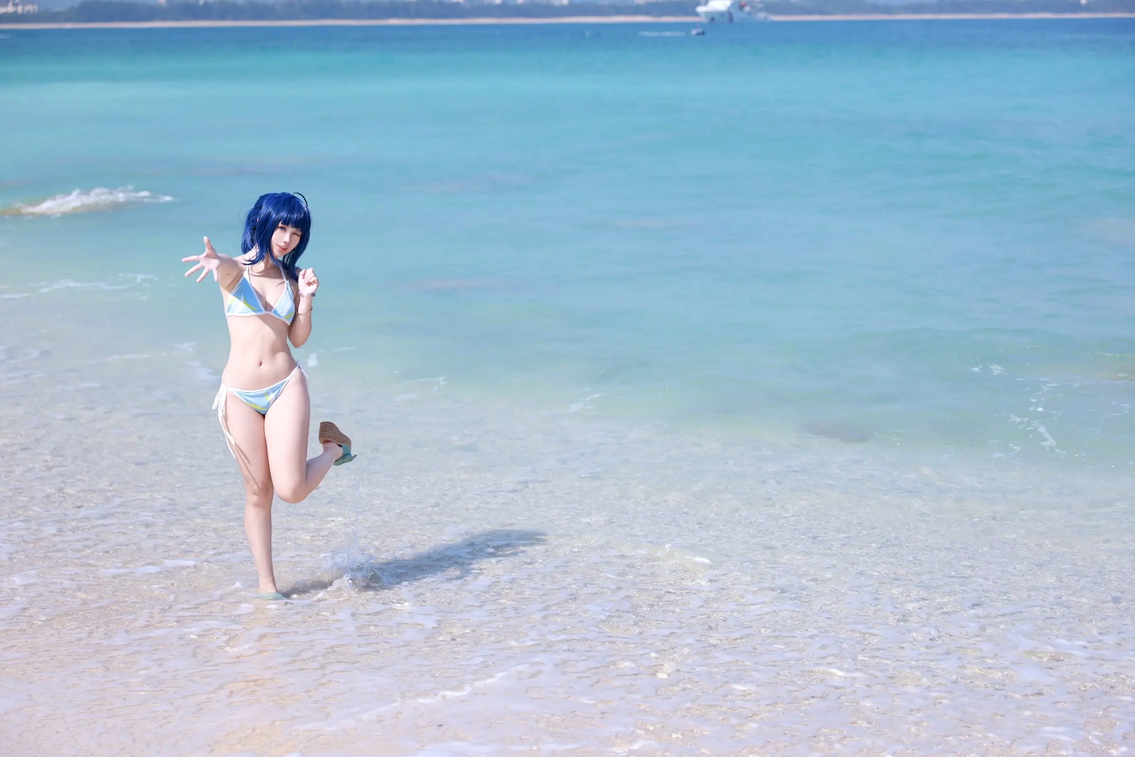 Gallery - G44不会受伤 - 八奈见杏菜 泳装 海滩外拍写真，清纯蓝发少女，高度还原漫展级COS [29P]角色扮演沙滩萌系清新比基尼 女神私房照_秀色女神 - image 17