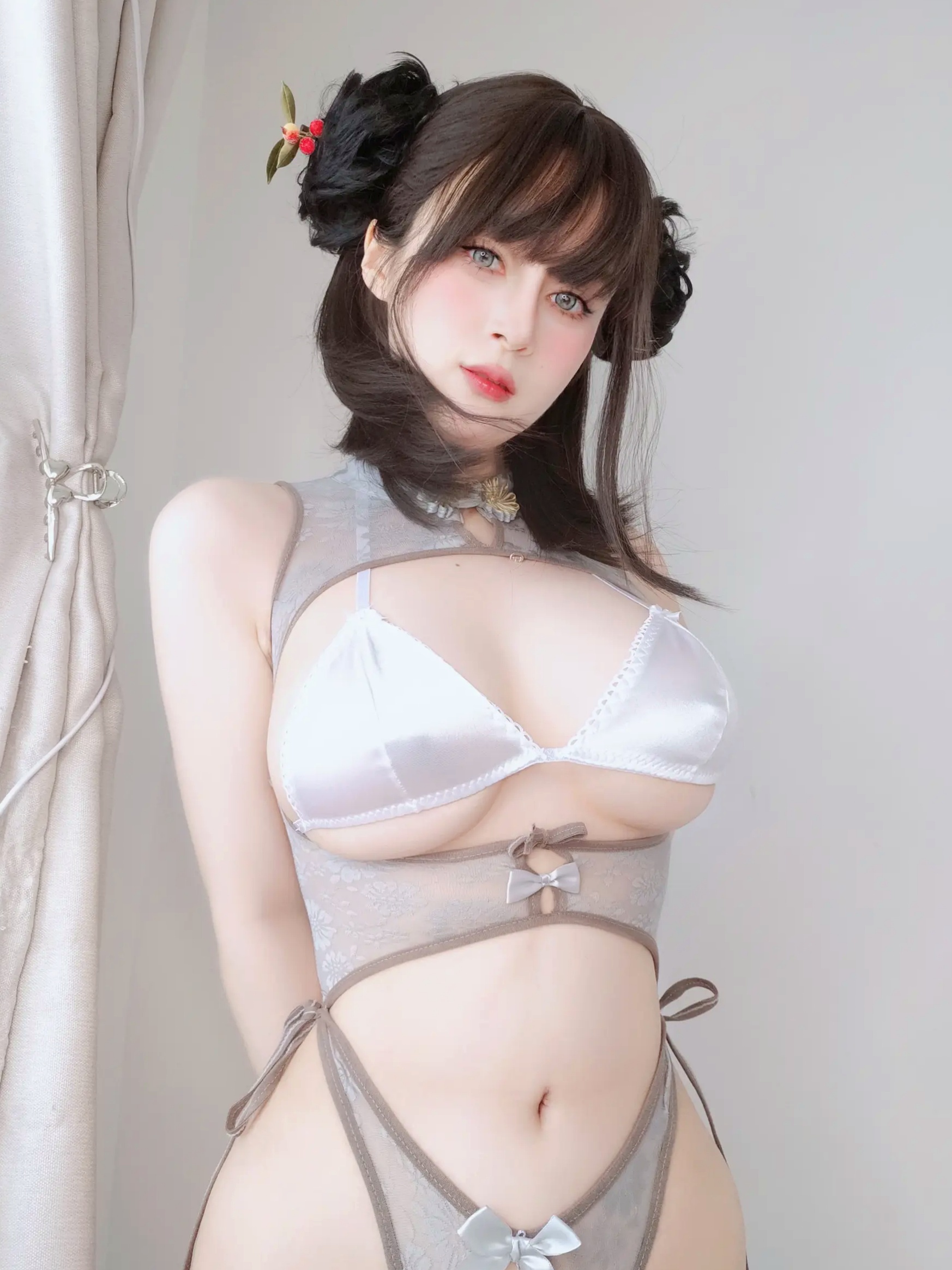 Gallery - 白银[fantia] 2024.10 中華娘系列：精致妆容与性感镂空旗袍诱惑，演绎别样二次元角色扮演私房摄影角色扮演性感诱惑私房照 女神私房照_秀色女神 - image 21