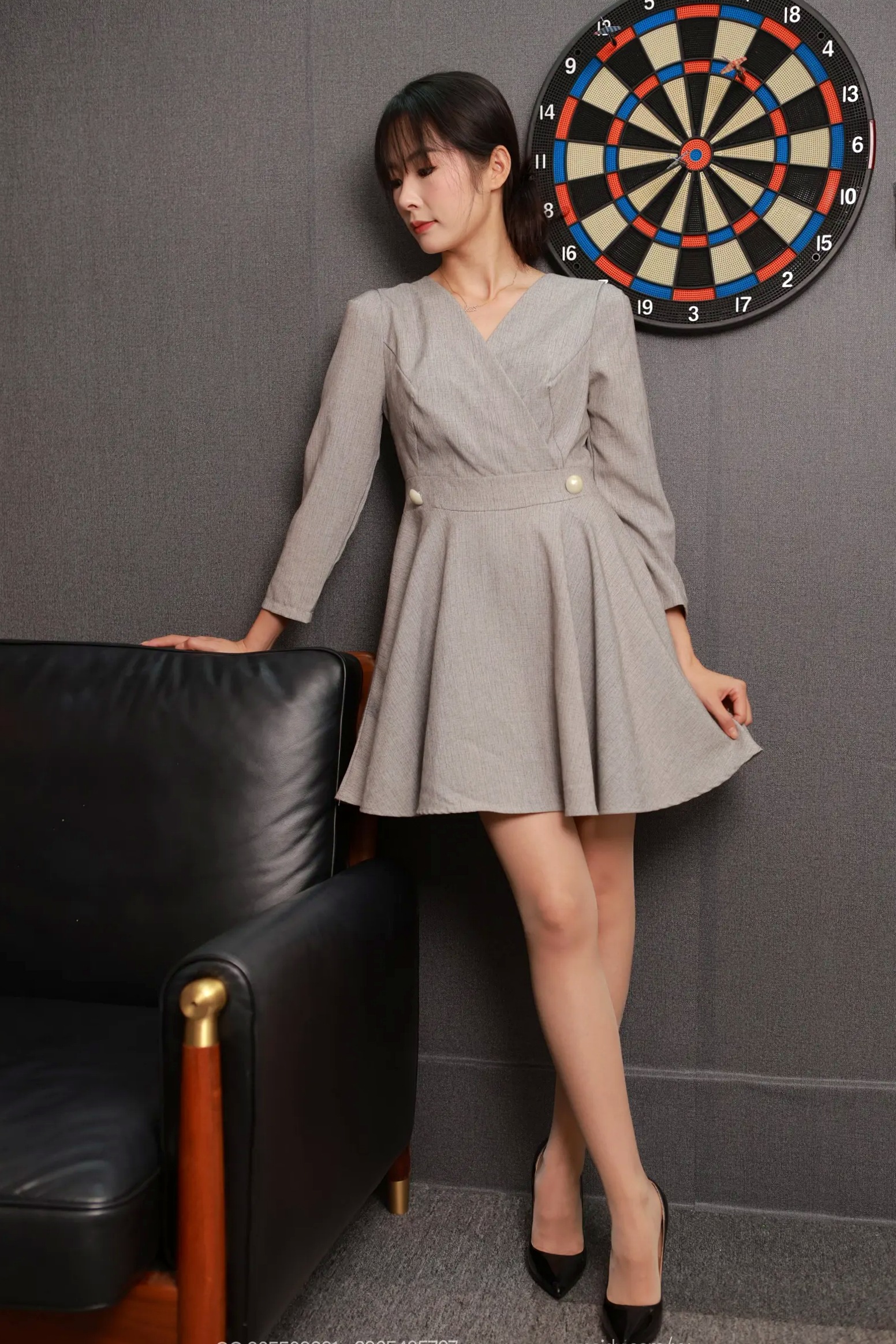 Gallery - IESS异思趣向 - Chiness Model  小金《曼妙小脚》 职场OL风丝袜美腿配黑高跟，极致优雅私房摄影爱蜜社 - Honey Club 丝袜美腿私房照性感 女神私房照_秀色女神 - image 19