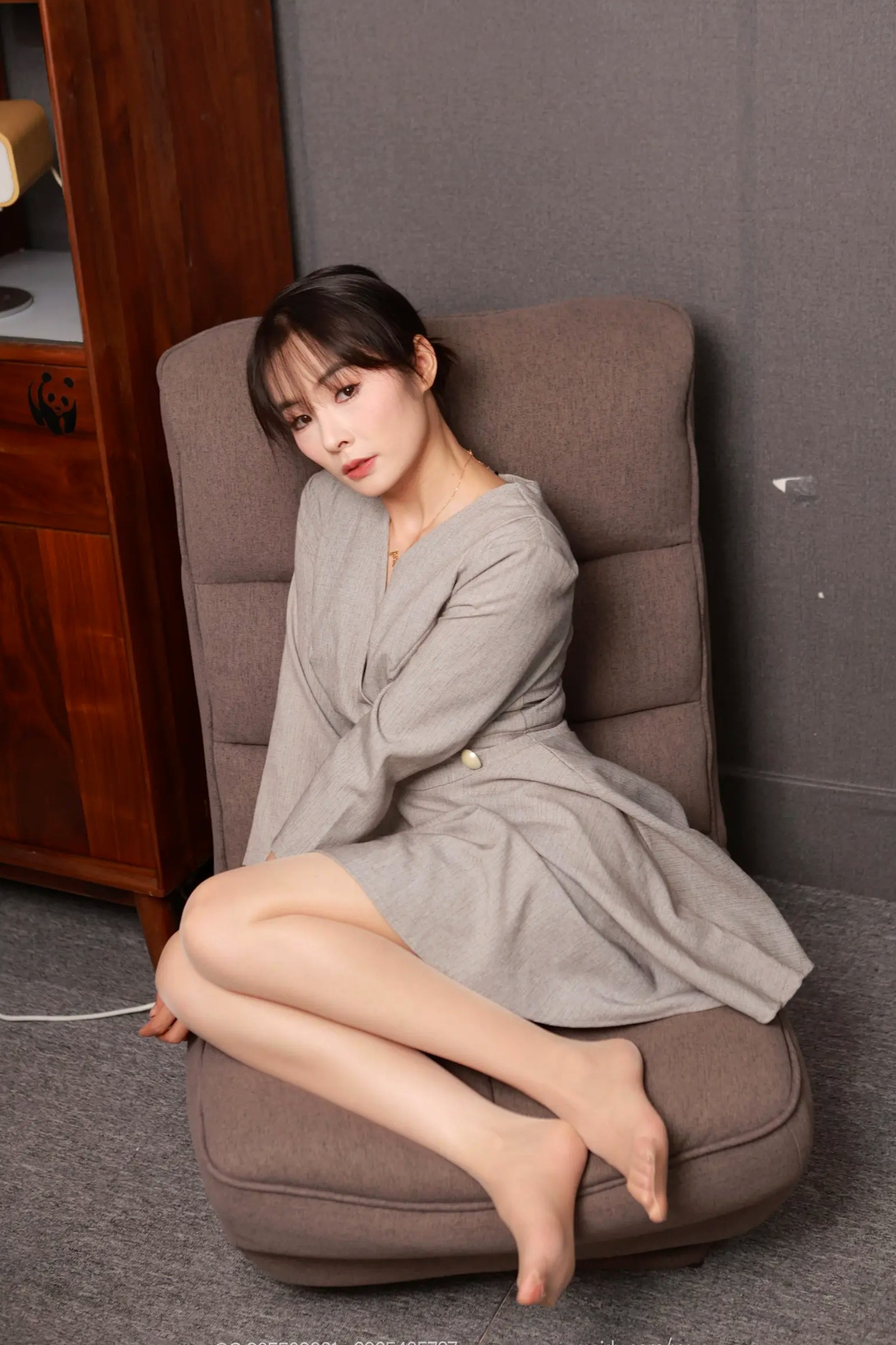 Gallery - IESS异思趣向 - Chiness Model  小金《曼妙小脚》 职场OL风丝袜美腿配黑高跟，极致优雅私房摄影爱蜜社 - Honey Club 丝袜美腿私房照性感 女神私房照_秀色女神 - image 76