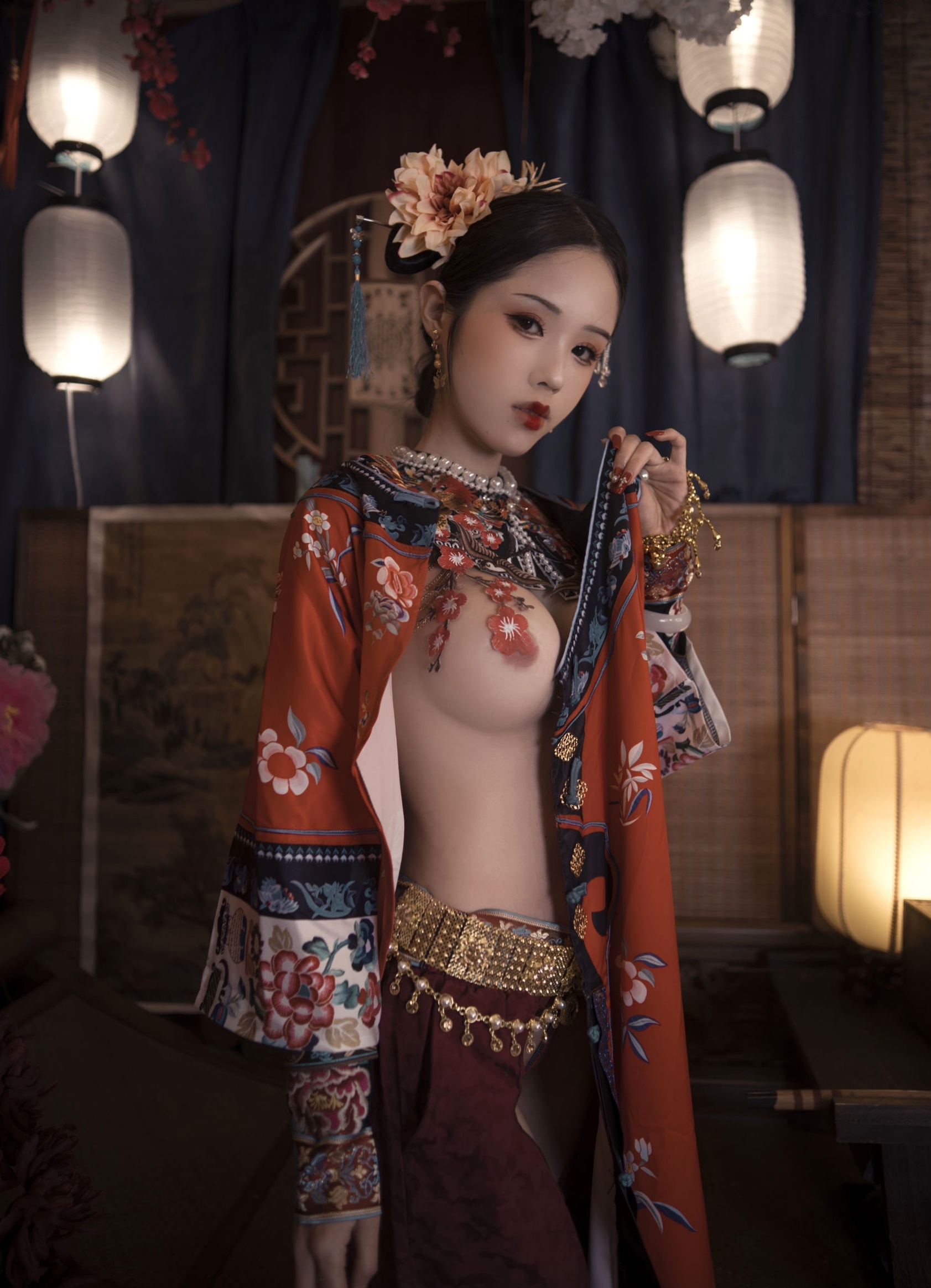 Gallery - 钛合金TiTi古风私房大尺度写真，唯美满清服饰诱惑，古典韵味十足的性感宫廷夜色性感诱惑大尺度私房照 女神私房照_秀色女神 - image 5