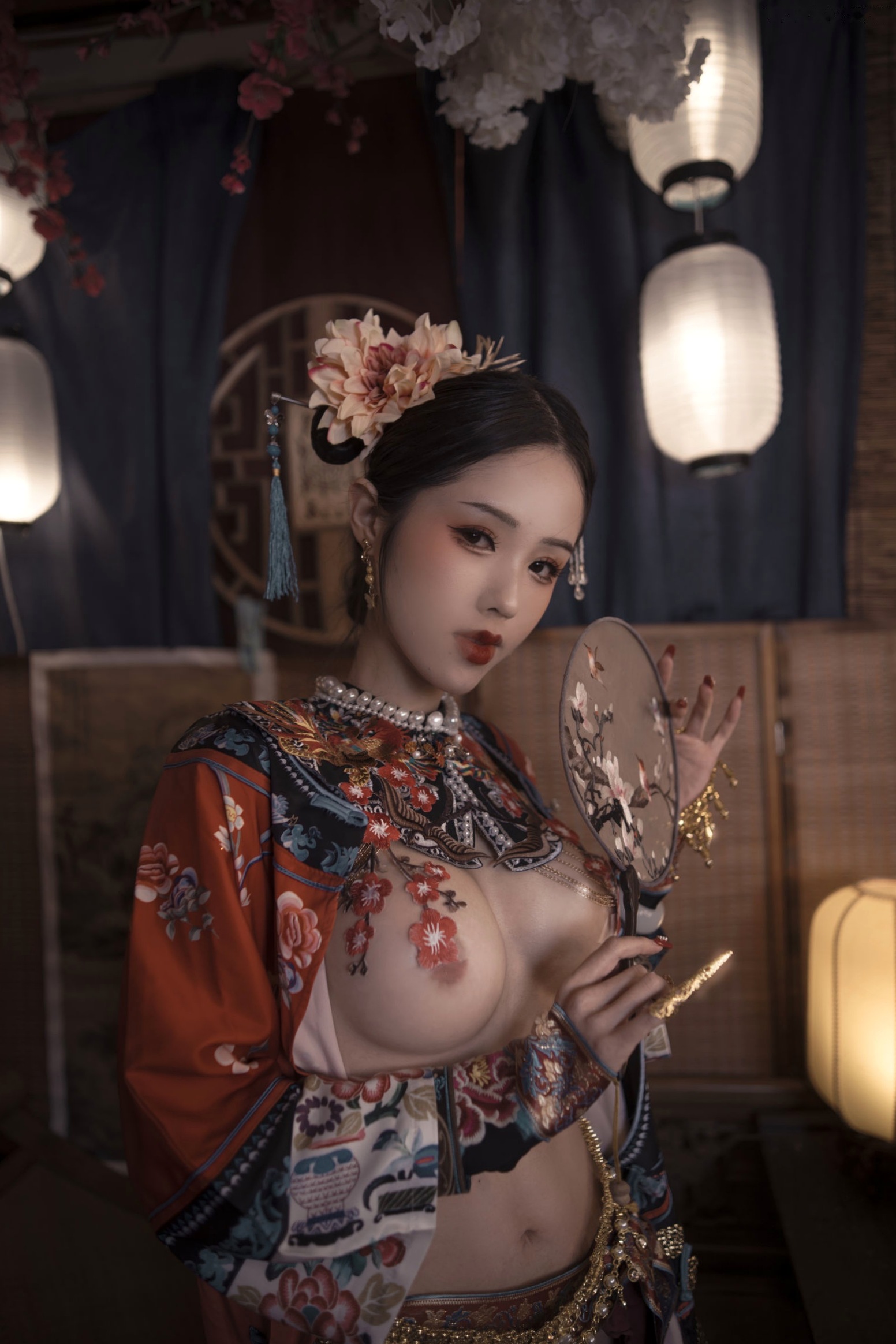 Gallery - 钛合金TiTi古风私房大尺度写真，唯美满清服饰诱惑，古典韵味十足的性感宫廷夜色性感诱惑大尺度私房照 女神私房照_秀色女神 - image 10