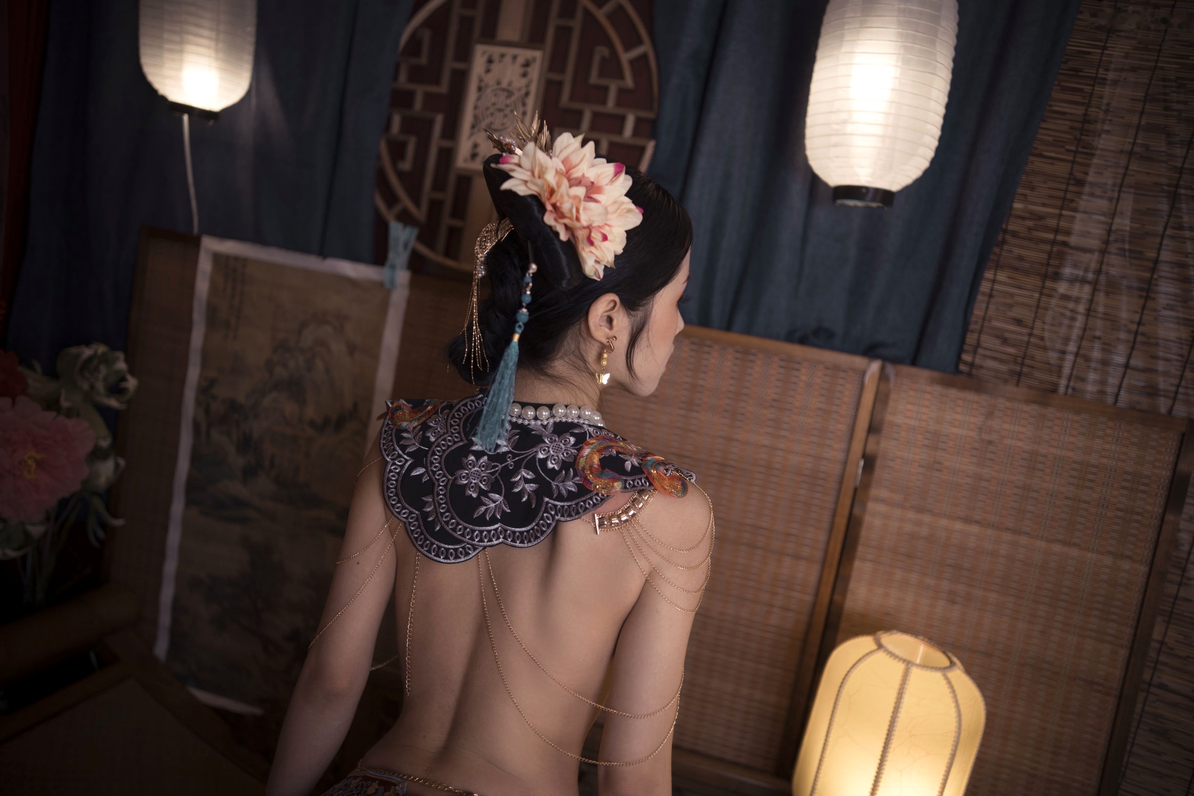 Gallery - 钛合金TiTi古风私房大尺度写真，唯美满清服饰诱惑，古典韵味十足的性感宫廷夜色性感诱惑大尺度私房照 女神私房照_秀色女神 - image 50