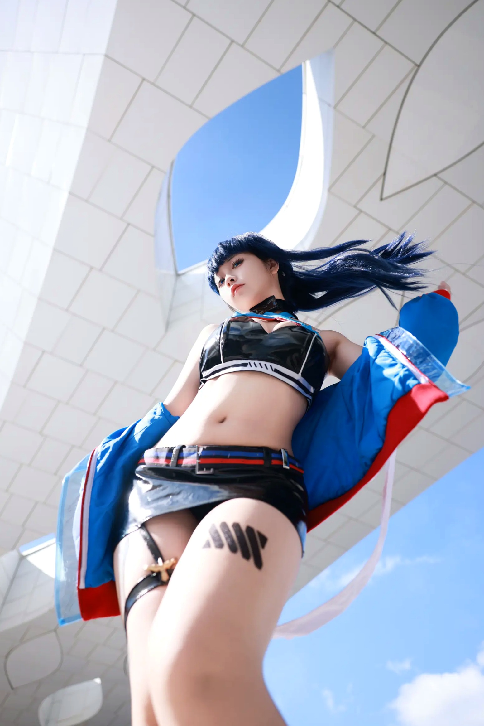 Gallery - G44不会受伤 - 宝多六花高清COS：蓝天户外系极品角色扮演，超短裙展现极致曼妙曲线，清冷美艳制服写真角色扮演制服性感户外美腿 女神私房照_秀色女神 - image 3