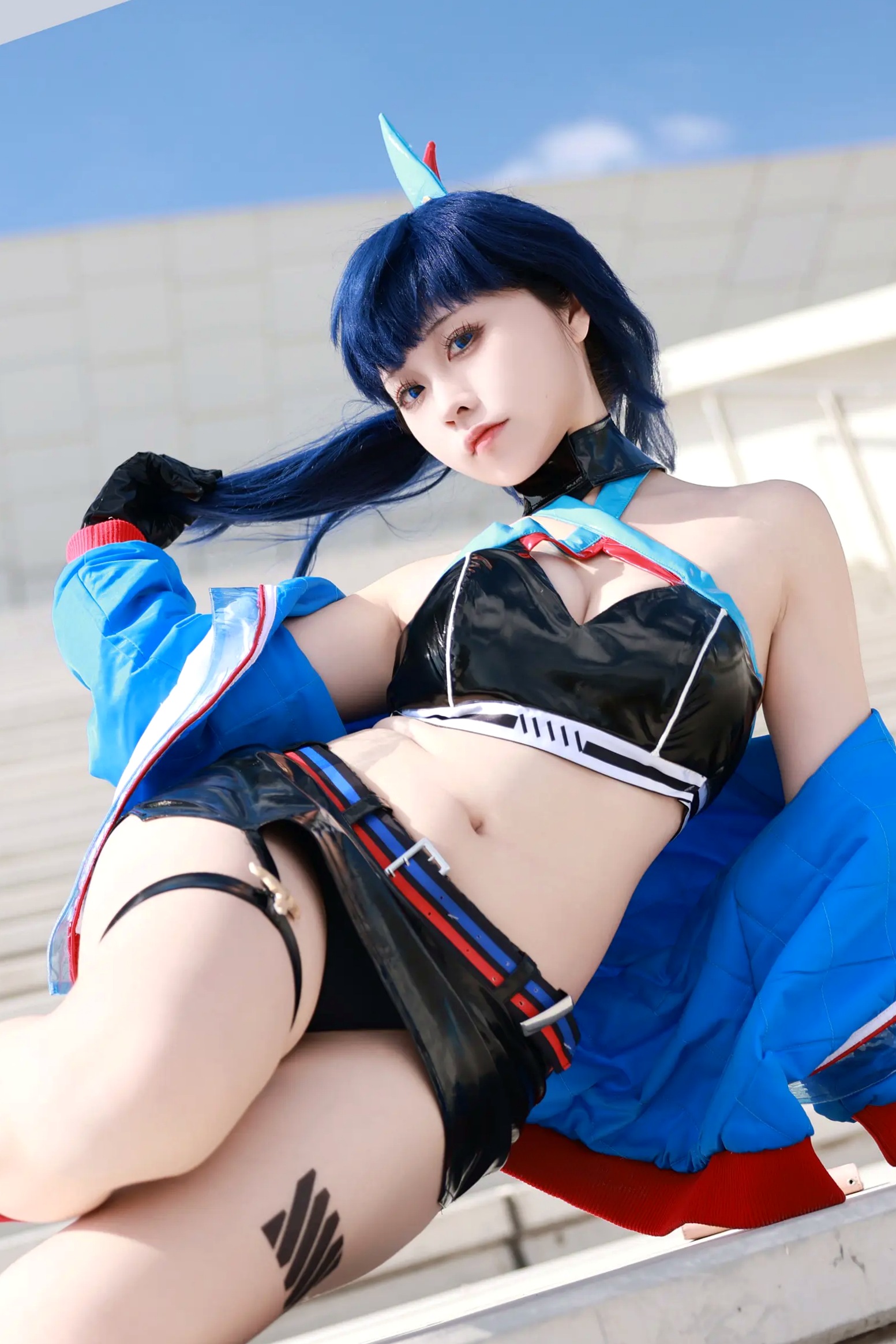 Gallery - G44不会受伤 - 宝多六花高清COS：蓝天户外系极品角色扮演，超短裙展现极致曼妙曲线，清冷美艳制服写真角色扮演制服性感户外美腿 女神私房照_秀色女神 - image 10