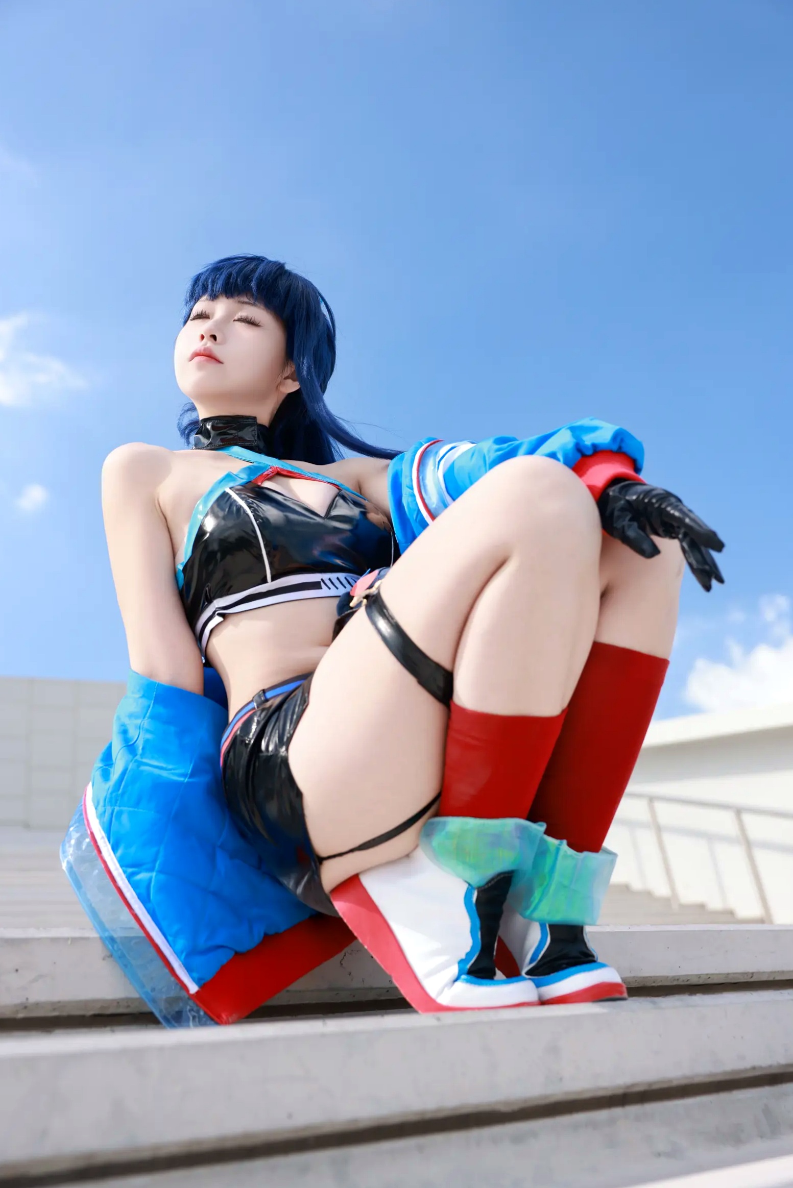 Gallery - G44不会受伤 - 宝多六花高清COS：蓝天户外系极品角色扮演，超短裙展现极致曼妙曲线，清冷美艳制服写真角色扮演制服性感户外美腿 女神私房照_秀色女神 - image 15