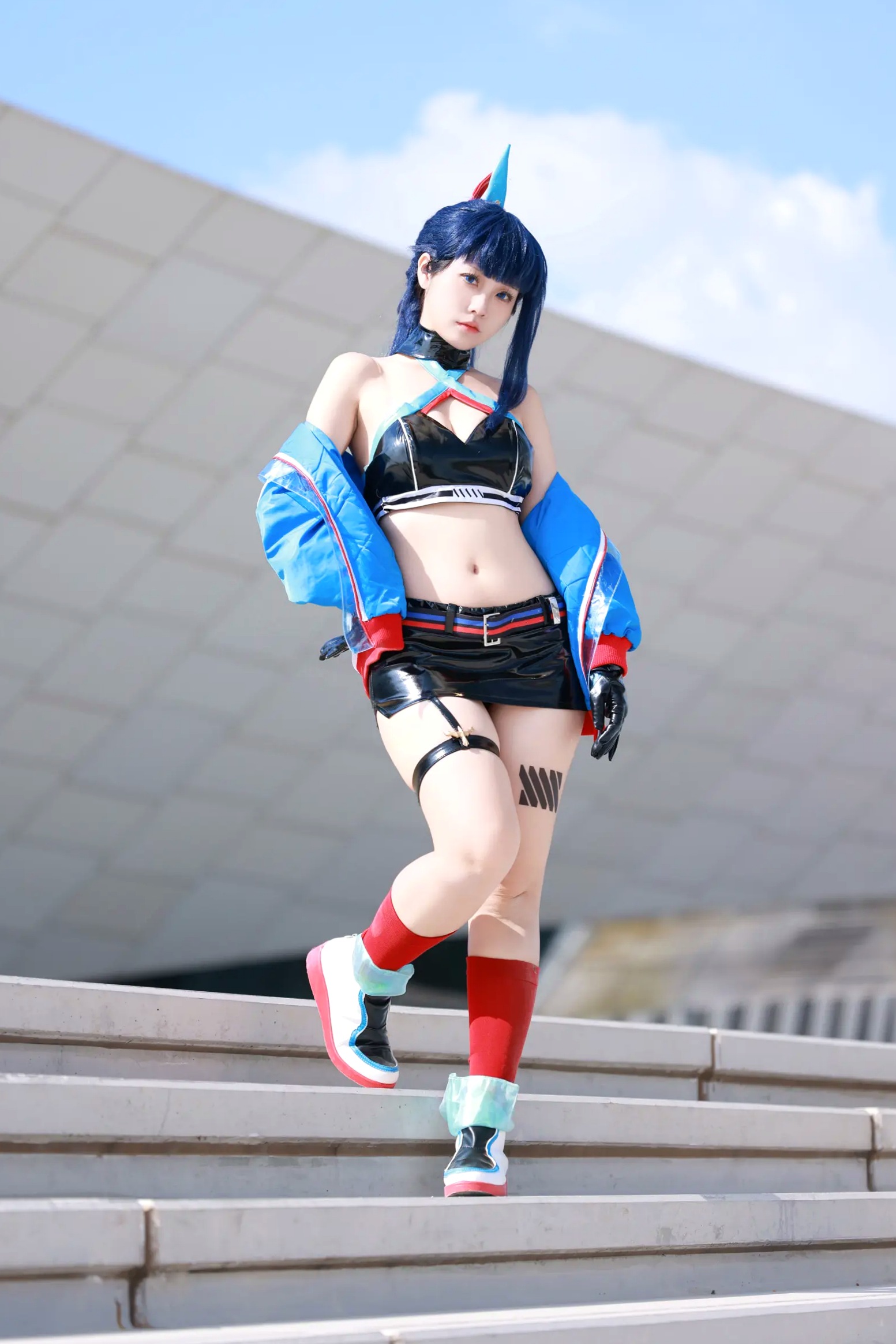 Gallery - G44不会受伤 - 宝多六花高清COS：蓝天户外系极品角色扮演，超短裙展现极致曼妙曲线，清冷美艳制服写真角色扮演制服性感户外美腿 女神私房照_秀色女神 - image 24