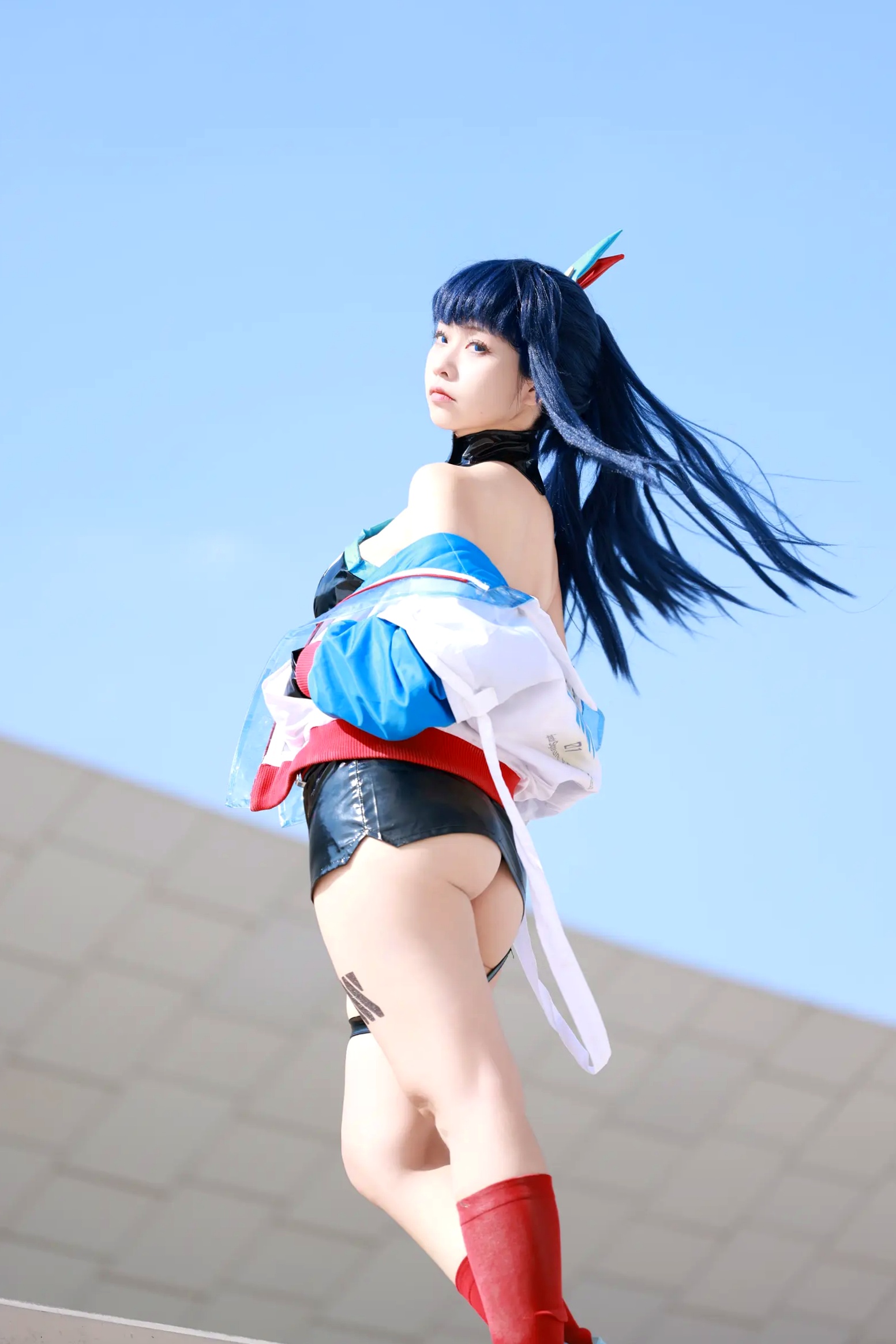 Gallery - G44不会受伤 - 宝多六花高清COS：蓝天户外系极品角色扮演，超短裙展现极致曼妙曲线，清冷美艳制服写真角色扮演制服性感户外美腿 女神私房照_秀色女神 - image 28