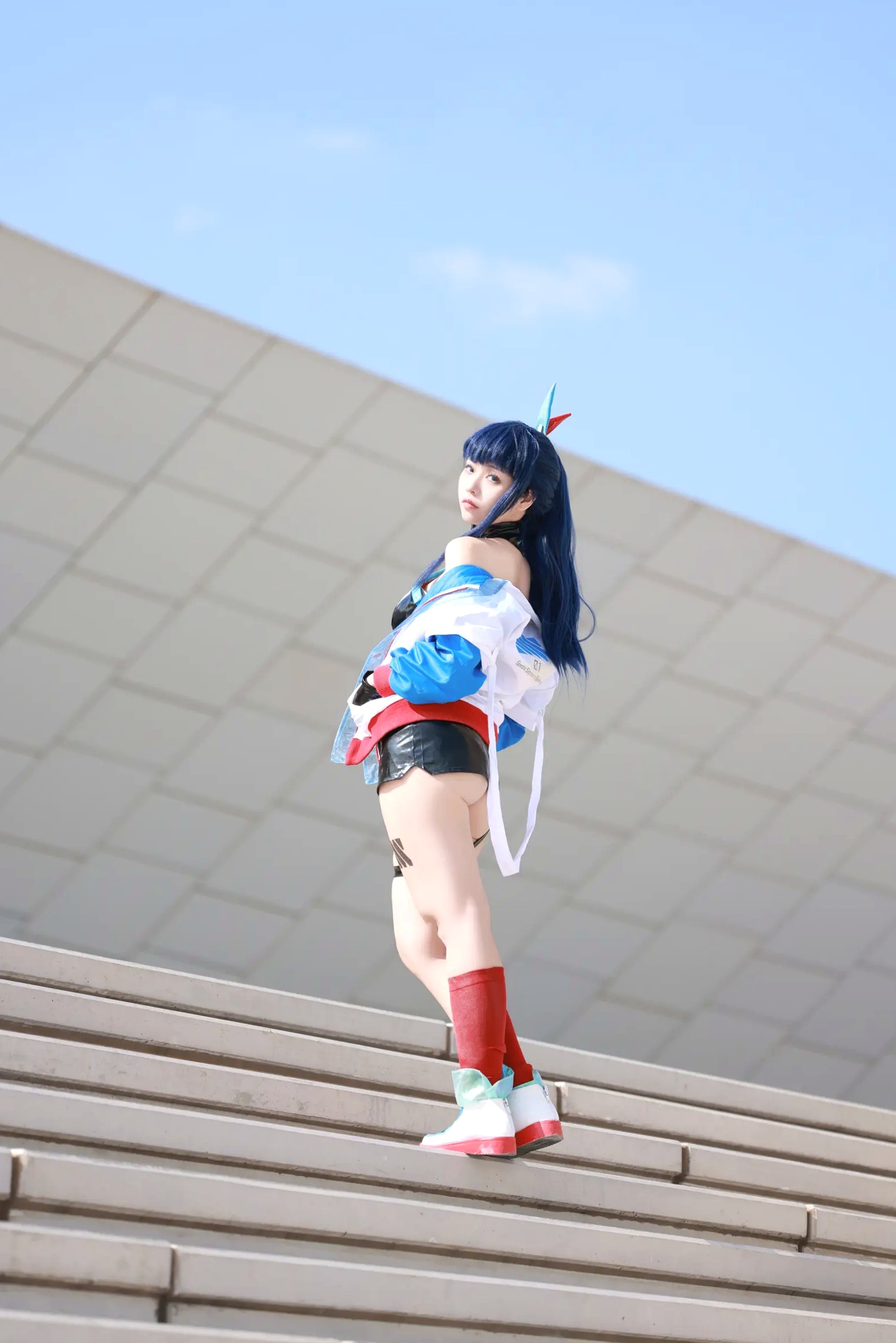 Gallery - G44不会受伤 - 宝多六花高清COS：蓝天户外系极品角色扮演，超短裙展现极致曼妙曲线，清冷美艳制服写真角色扮演制服性感户外美腿 女神私房照_秀色女神 - image 29
