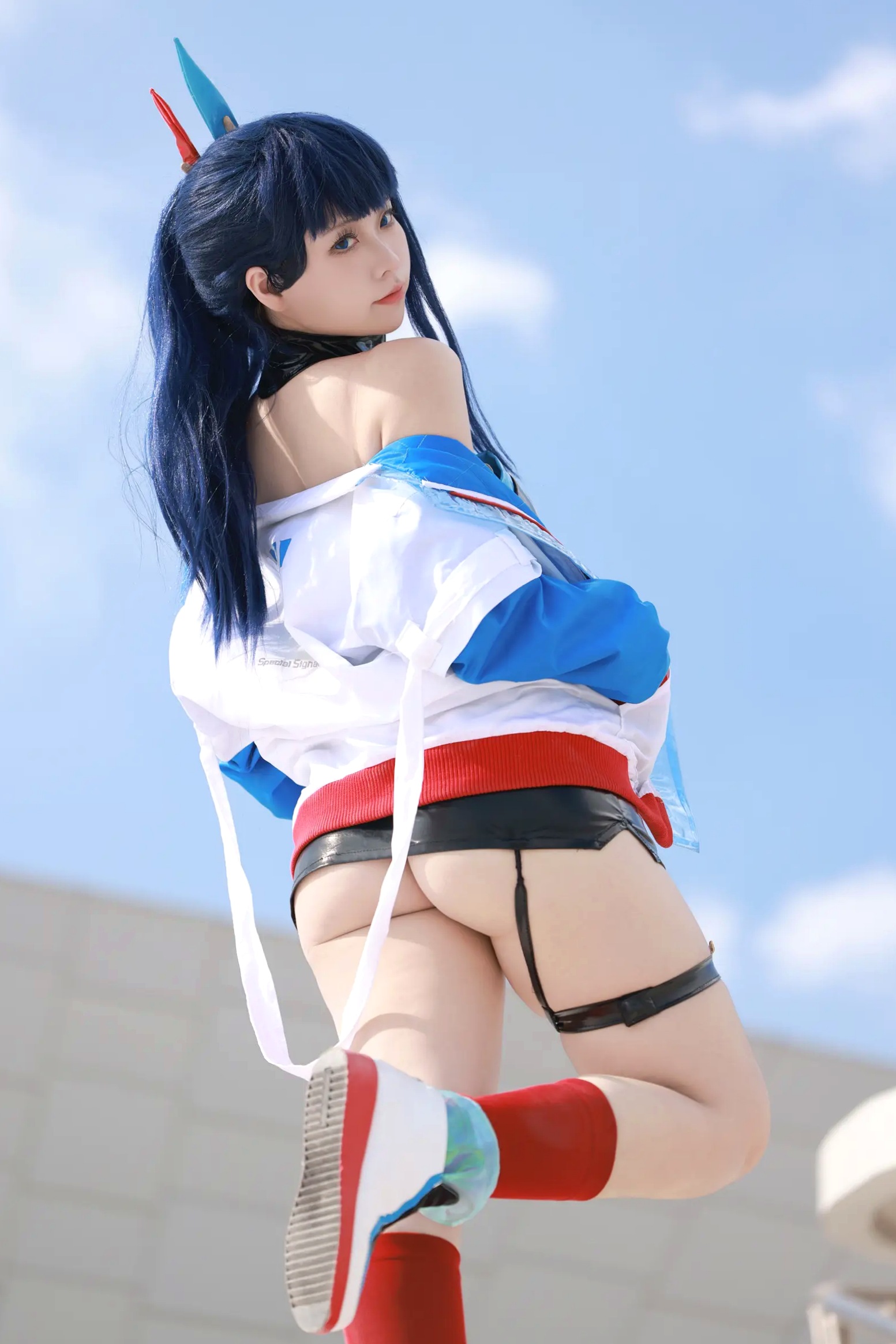Gallery - G44不会受伤 - 宝多六花高清COS：蓝天户外系极品角色扮演，超短裙展现极致曼妙曲线，清冷美艳制服写真角色扮演制服性感户外美腿 女神私房照_秀色女神 - image 31