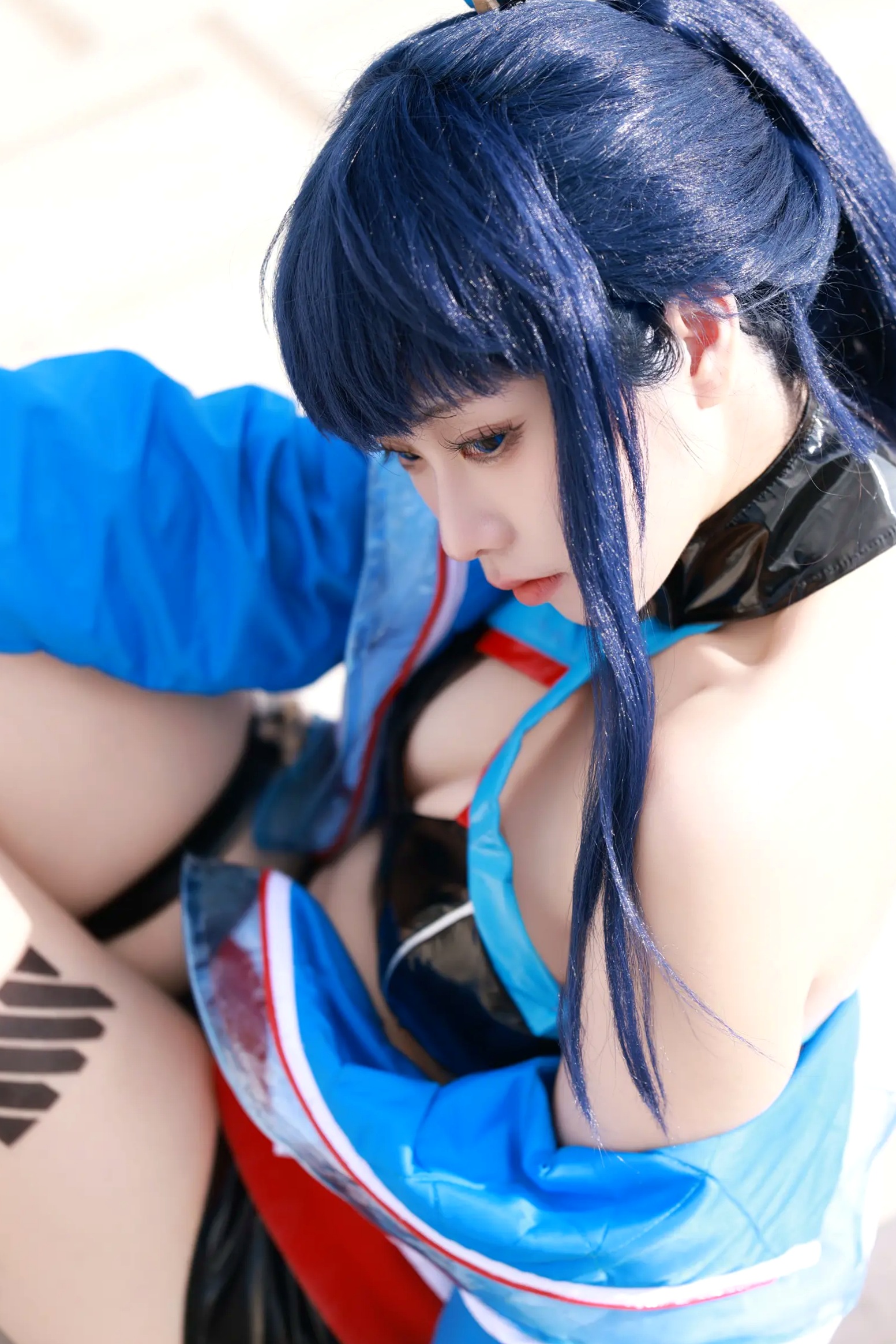 Gallery - G44不会受伤 - 宝多六花高清COS：蓝天户外系极品角色扮演，超短裙展现极致曼妙曲线，清冷美艳制服写真角色扮演制服性感户外美腿 女神私房照_秀色女神 - image 32