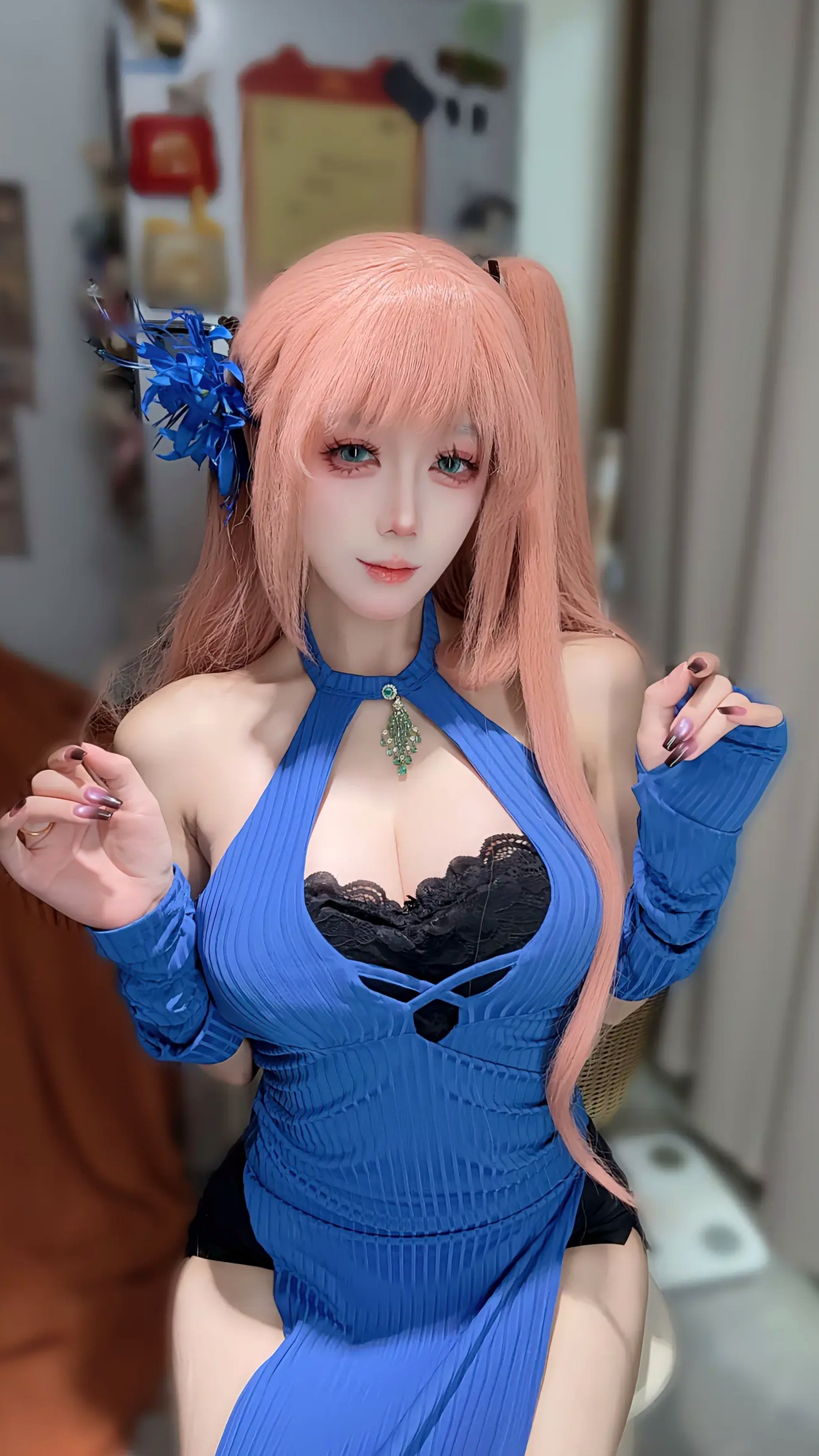 Gallery - 九言 惑：蓝发动漫风cosplay写真，精致真人芭比与极致诱惑曲线角色扮演诱惑私房照大尺度 女神私房照_秀色女神 - image 17