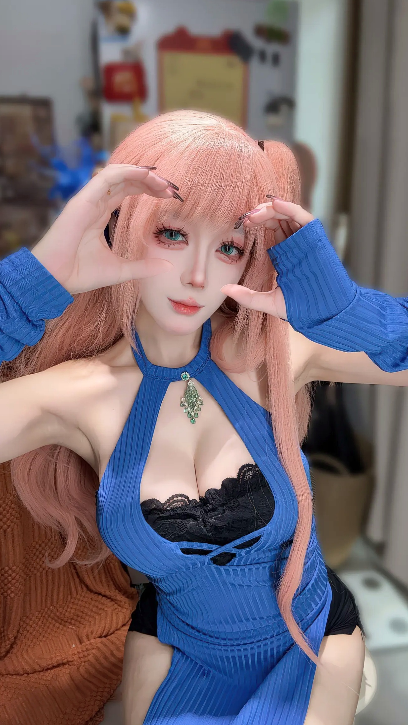 Gallery - 九言 惑：蓝发动漫风cosplay写真，精致真人芭比与极致诱惑曲线角色扮演诱惑私房照大尺度 女神私房照_秀色女神 - image 19