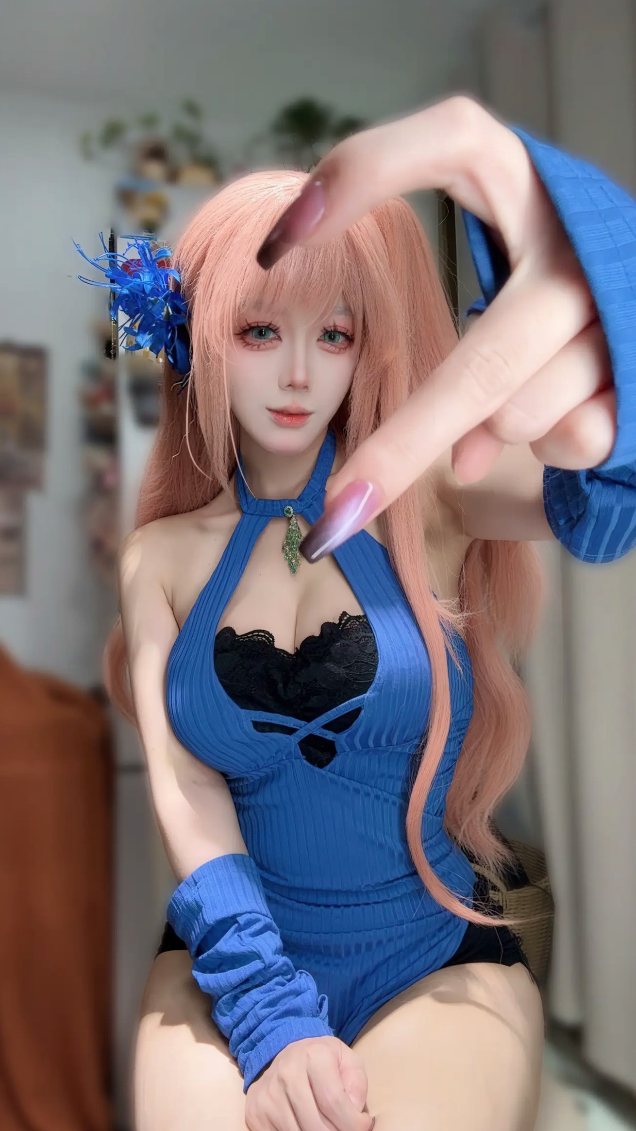 Gallery - 九言 惑：蓝发动漫风cosplay写真，精致真人芭比与极致诱惑曲线角色扮演诱惑私房照大尺度 女神私房照_秀色女神 - image 22