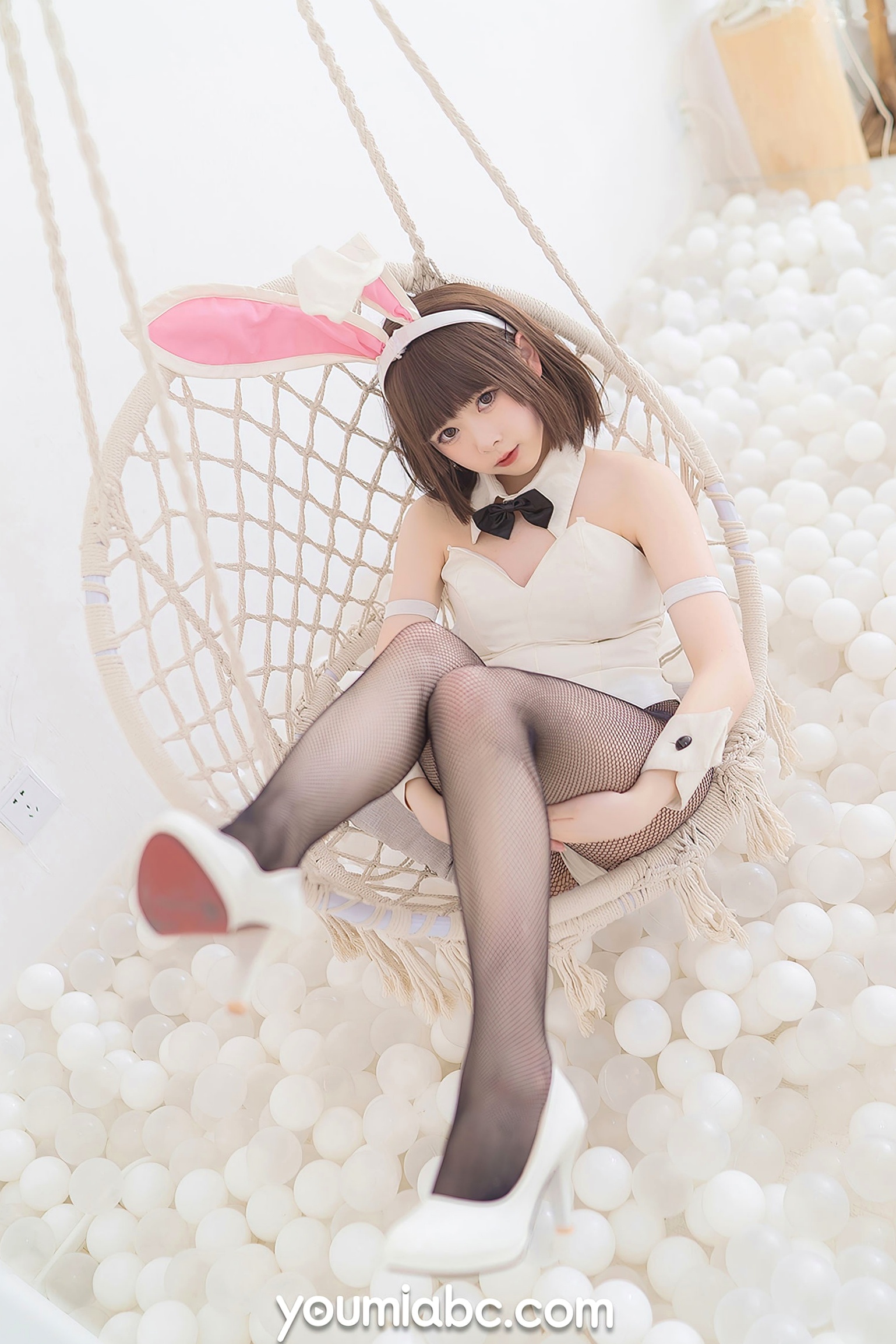 Gallery - YouMi尤蜜-向小圆《兔女郎加藤惠》纯欲风室内私房照，白嫩肤色搭配黑色网袜，清新治愈系角色扮演COS精选写真尤蜜荟 - Chiness Model 角色扮演萌系清纯私房照性感 女神私房照_秀色女神 - image 5
