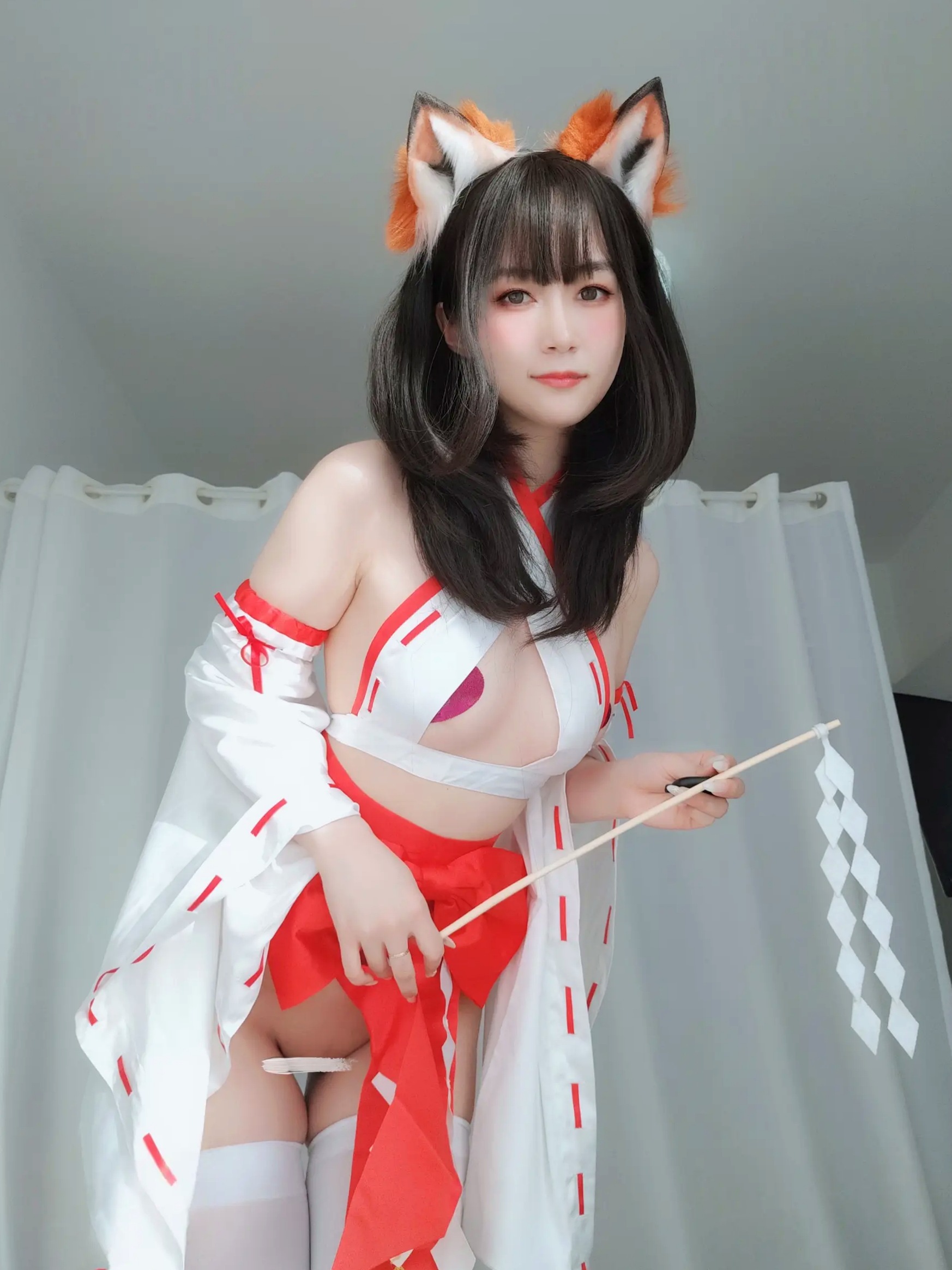 Gallery - Coser白银 - 神社小狐狸，极品二次元狐耳巫女Cosplay，清纯可爱与性感私房写真大尺度福利角色扮演私房照性感诱惑 女神私房照_秀色女神 - image 12